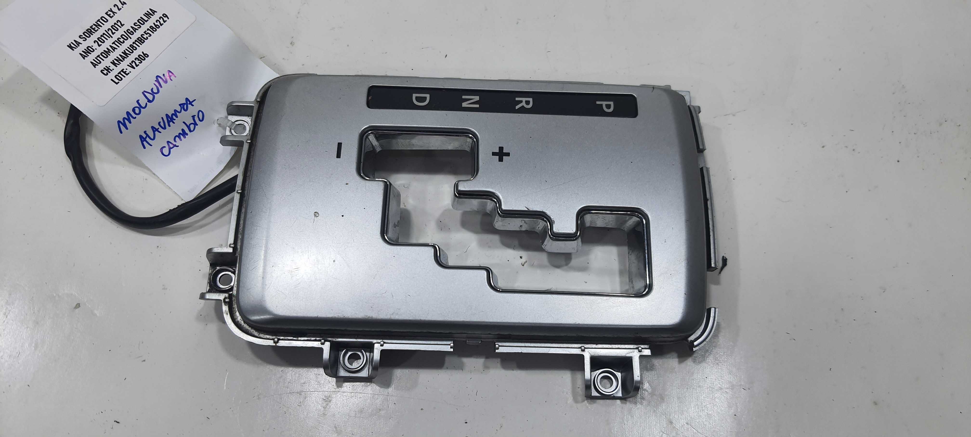 Moldura Trambulador Kia Sorento 2.4 2012 846542p110 Cinza 3