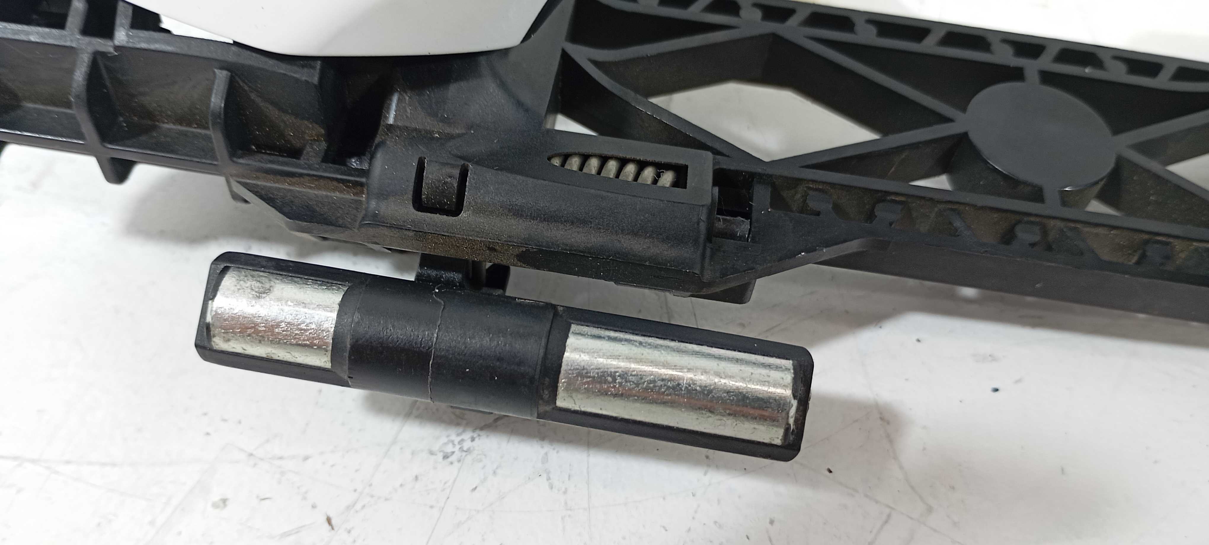 Maçaneta Porta Exter. Traseiro E. Onix Sedan Lt 1.0 24 V2303 Branco Traseira 2