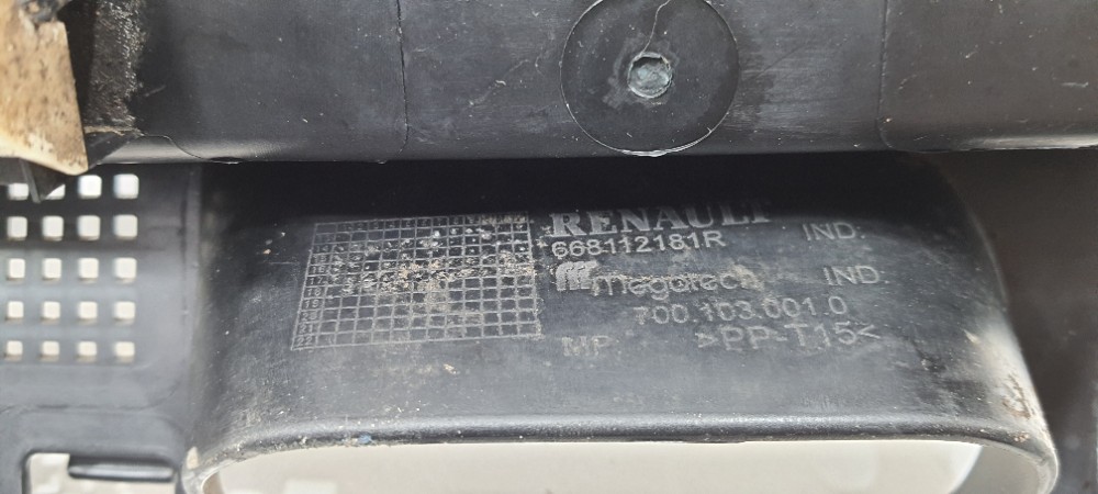 Grade Churrasqueira Parabrisa Renault Sandero 2019 668112181 Preto Plástico 9