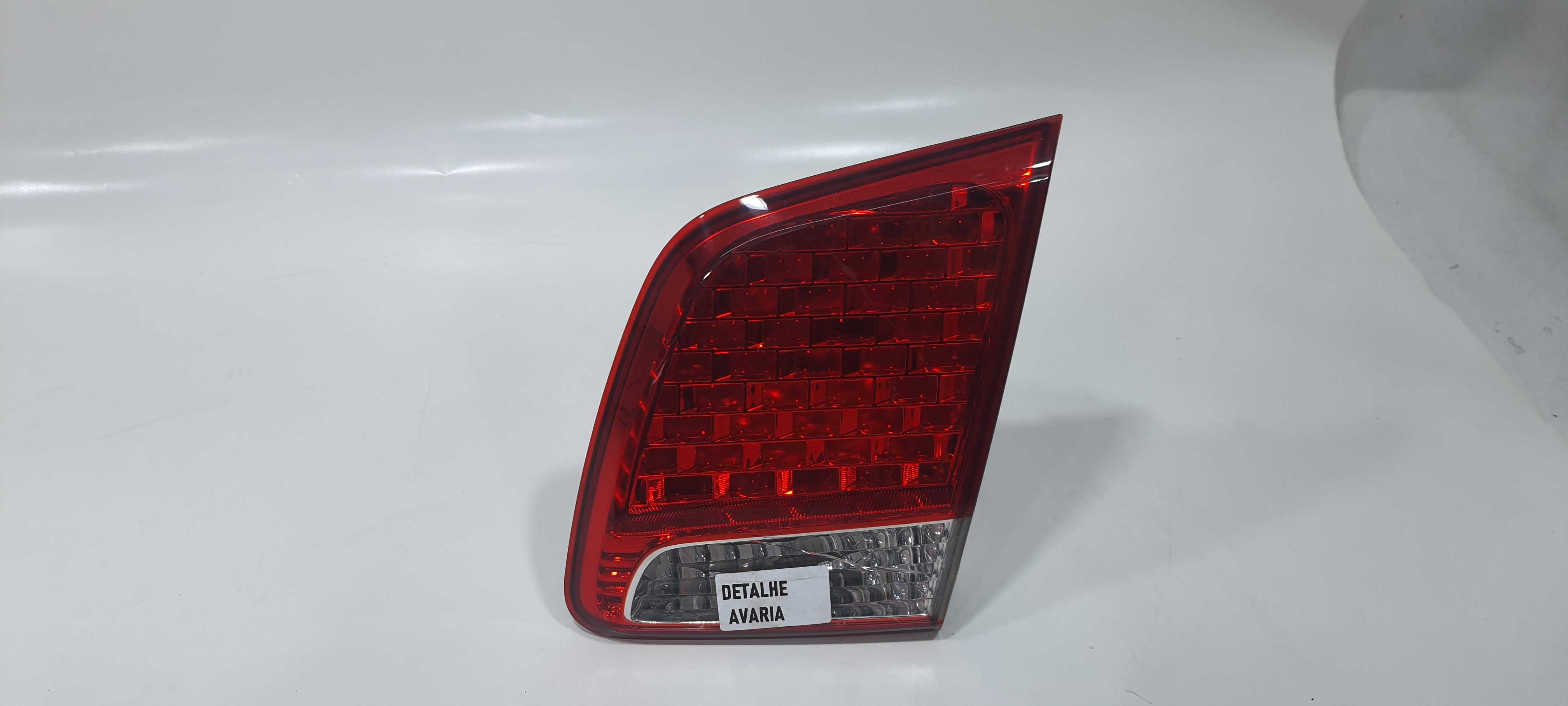 Lanterna Tampa Direita Detalhe Kia Sorento 2.4 2012 110330b Direito/passageiro Vermelha