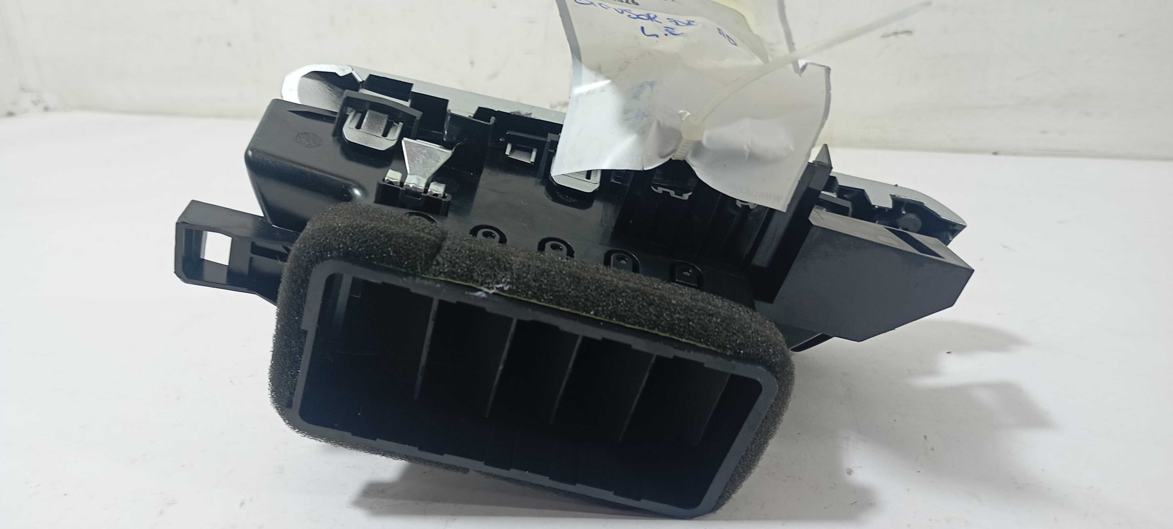 Difusor Ar Esquerdo Gm Tracker Lt 2024 26302917 2