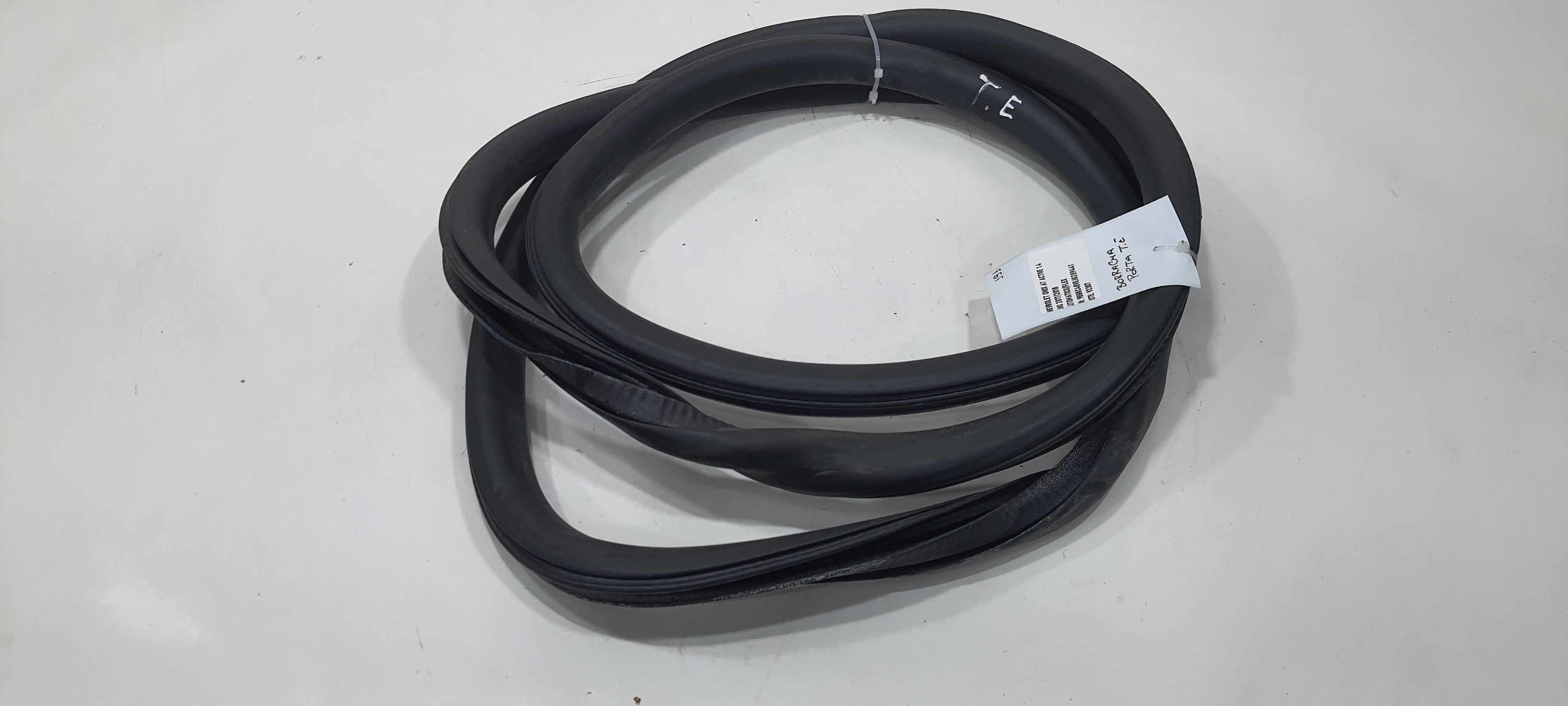 Borracha Porta Tras Esquerda Gm Onix Activ 1.4 2018 94762483 2