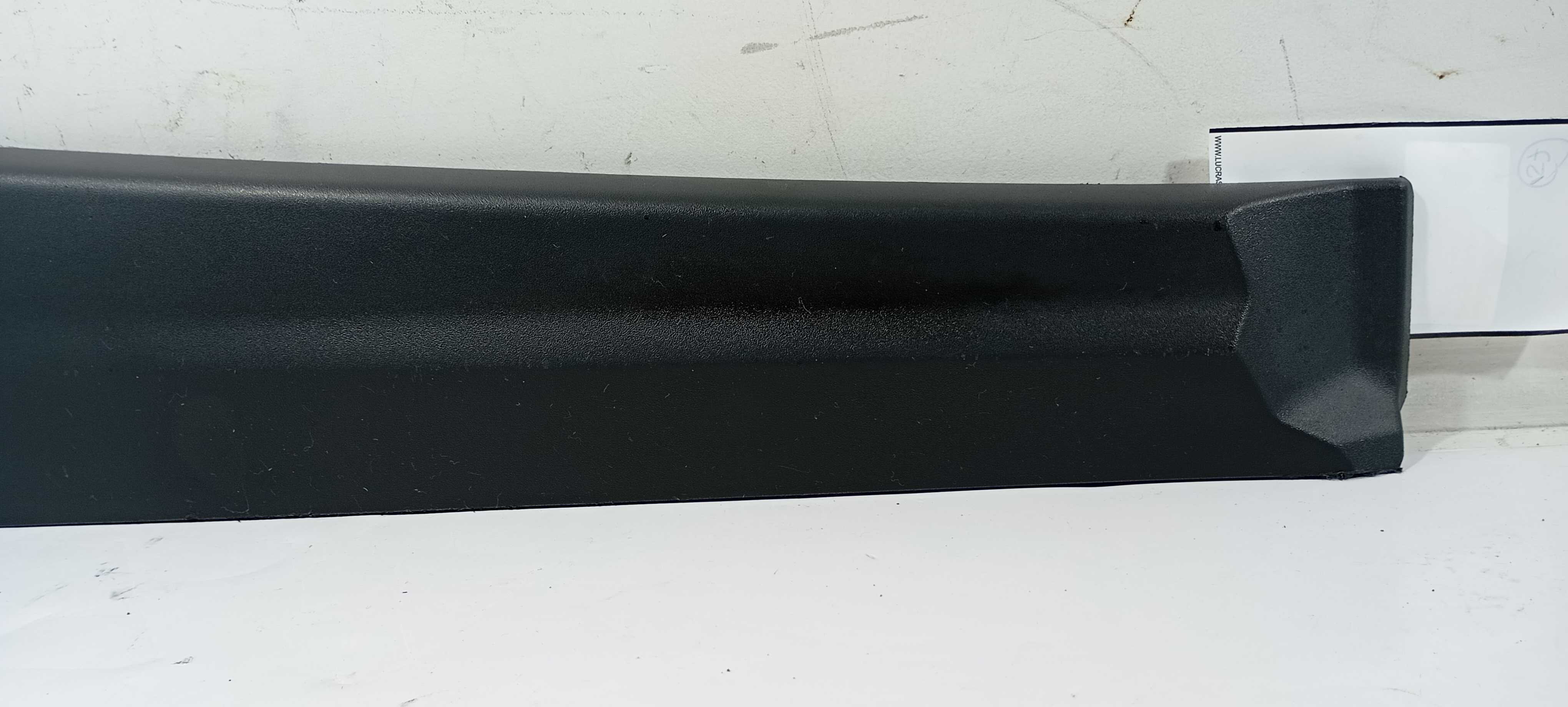 Moldura Traseira D. Gm Onix Active 1.4 2018 52125745 6