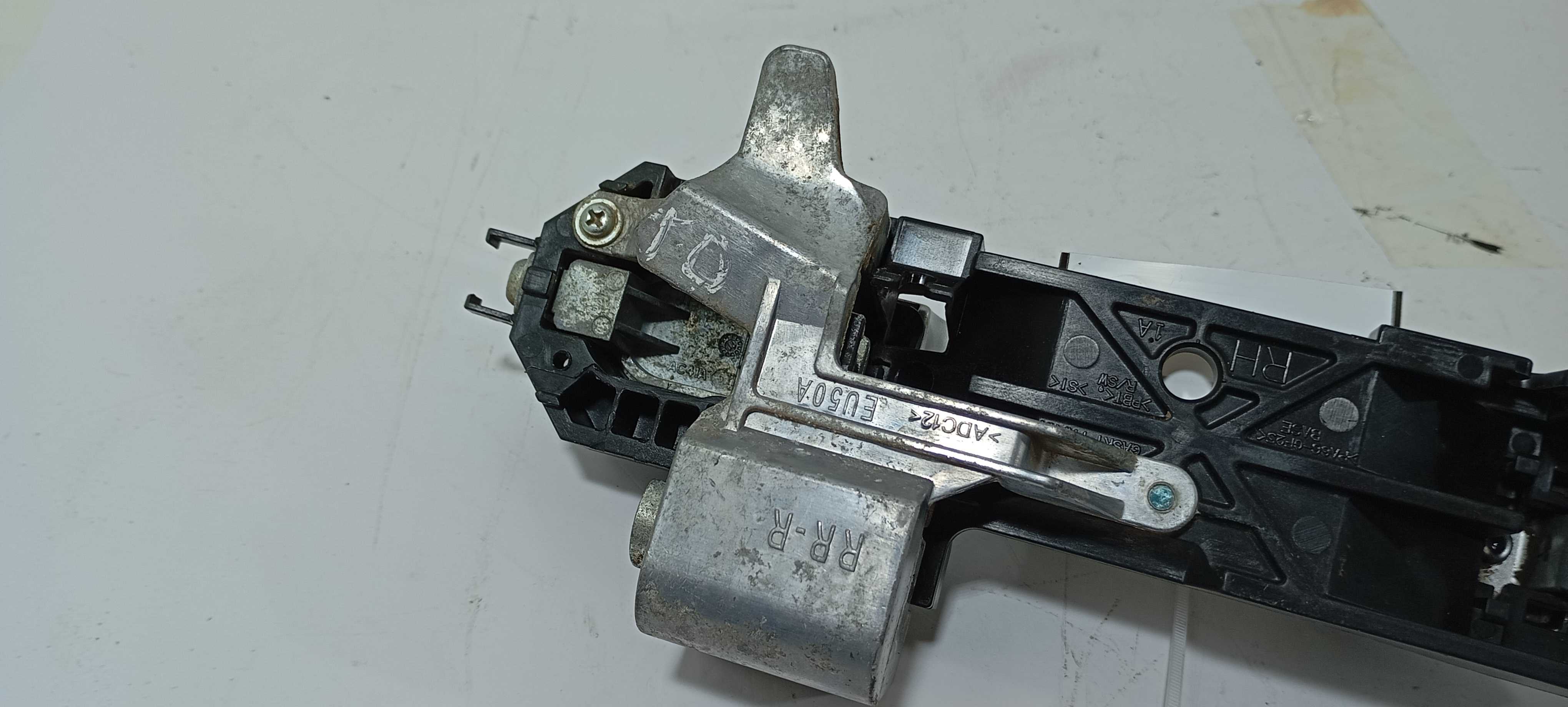 Maçaneta Externa Traseiro D. Nissan Tiida Sedan 1.8 12 V2305 Cinza Perolado Traseira 8