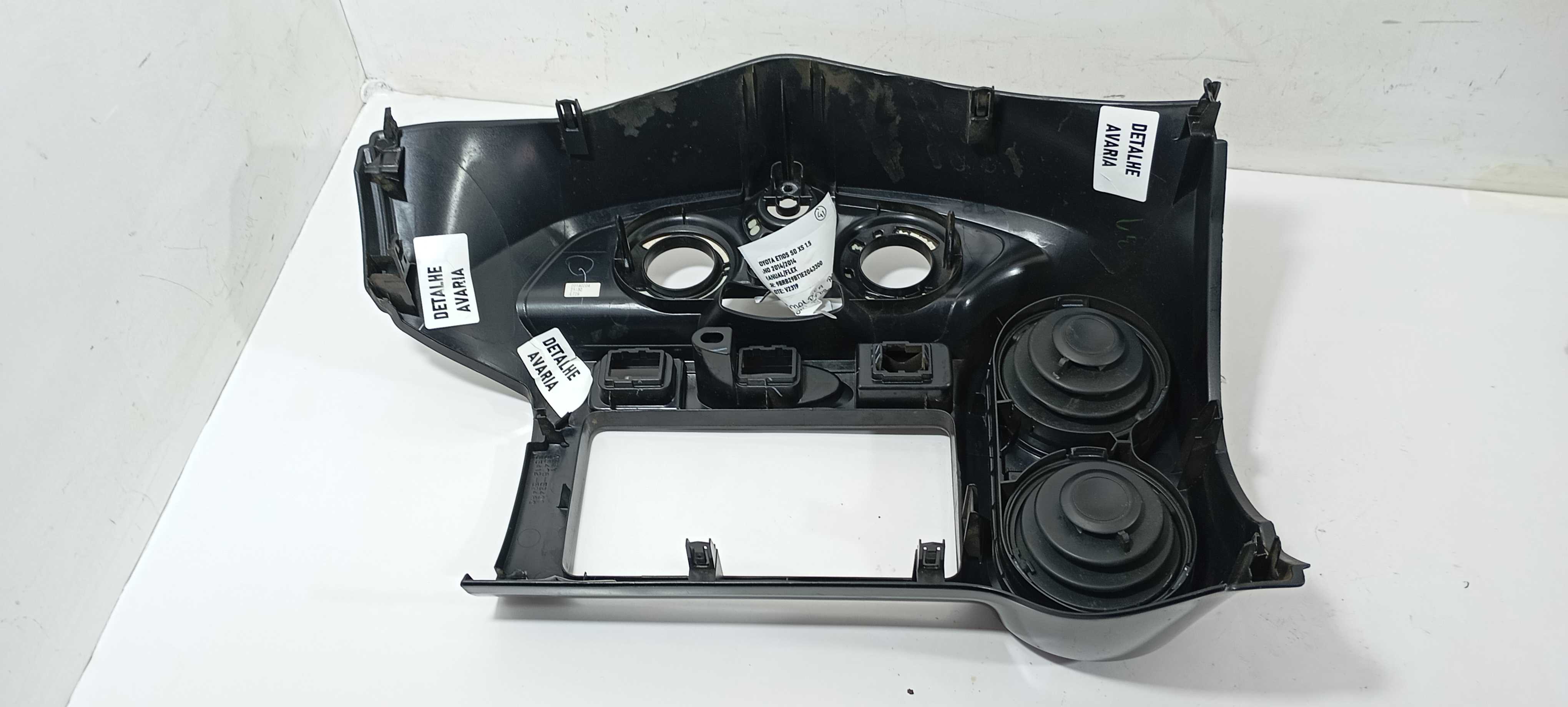 Moldura Central Comando Etios 1.5 2014 5540652400 Detalhe 4