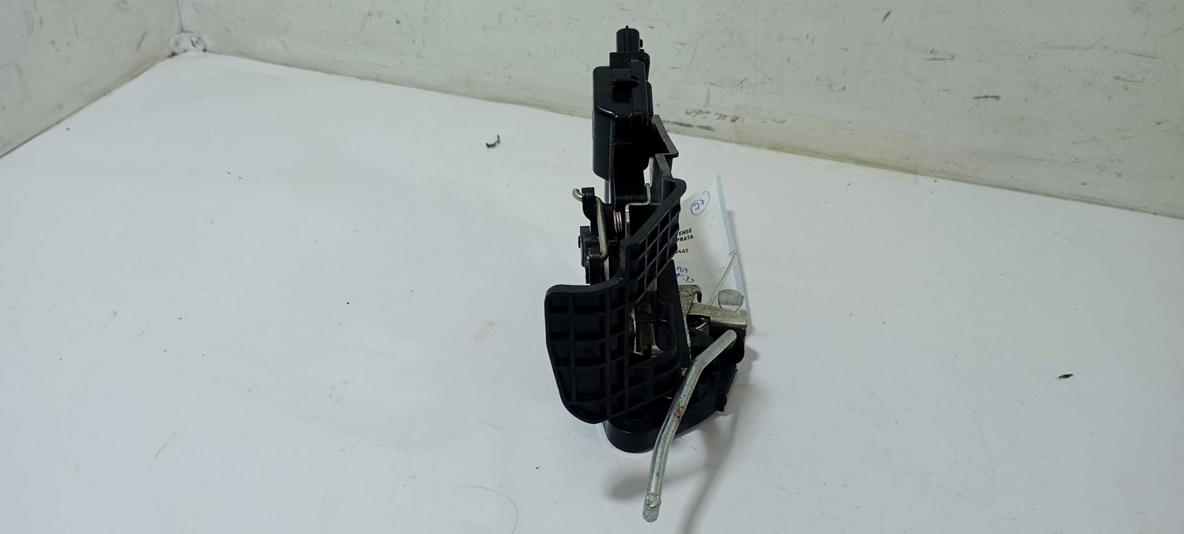 Fechadura Porta Traseira Direita Kwid 2021 825029193r 3