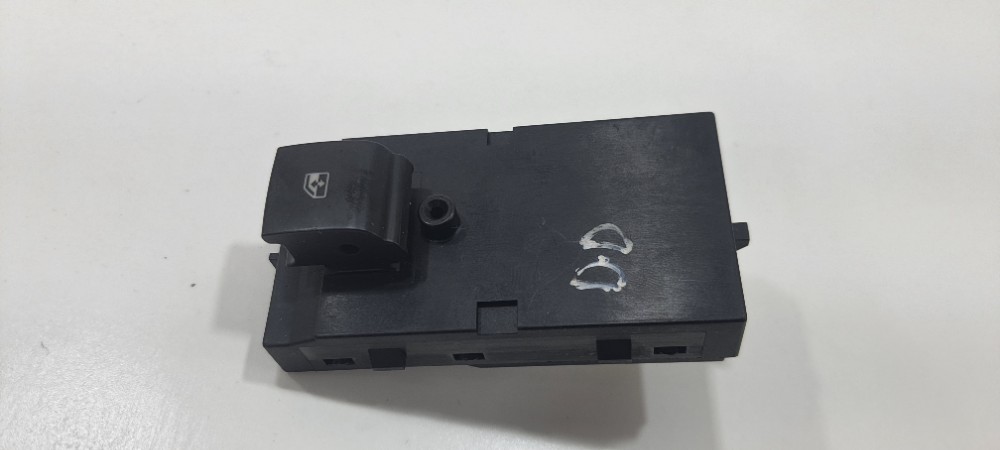 Botão Vidro Diant Direito Gm Onix Activ 1.4 2018 92221585 4