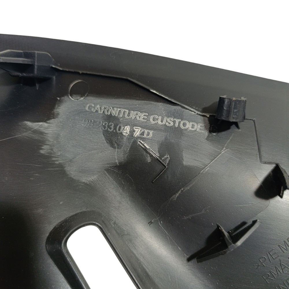 Acabamento porta malas esquerdo Peugeot 208 2024 98233047ZD 8