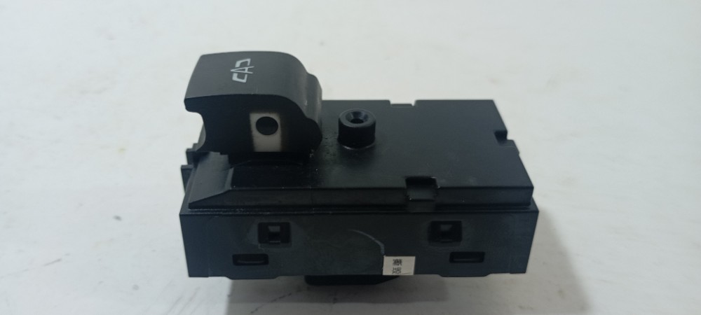 Botão Vidro Traseiro Esquerdo Gm Tracker Lt 2024 26211284 2