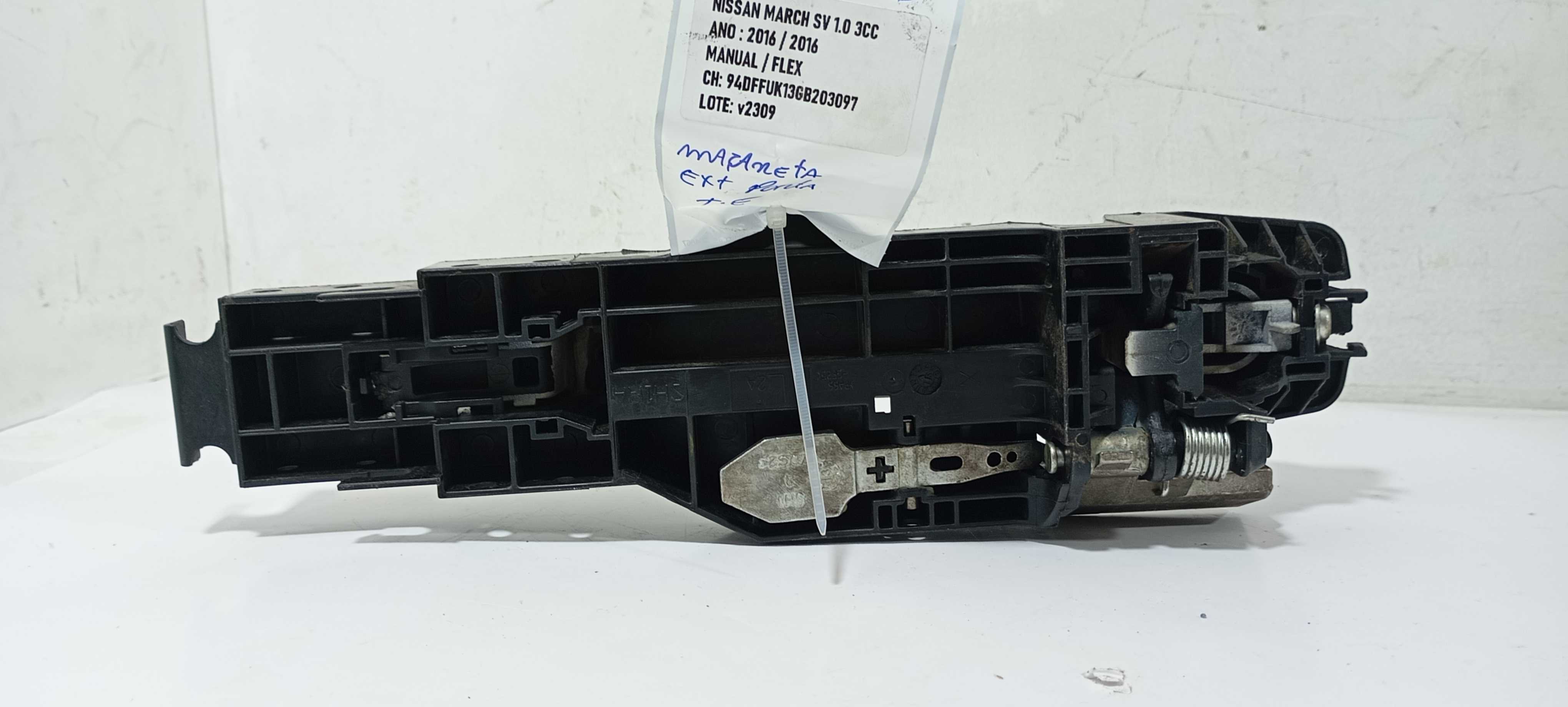 Maçaneta Externa Traseiro E. Nissan March Sv 1.0 2016 Sh1ha Branco Traseira 5