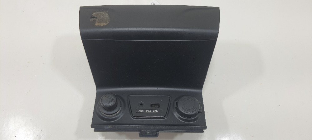 Acabamento Console Usb Hyundai Ix35 2.0 Ano 2012 846212s200 Preto 3
