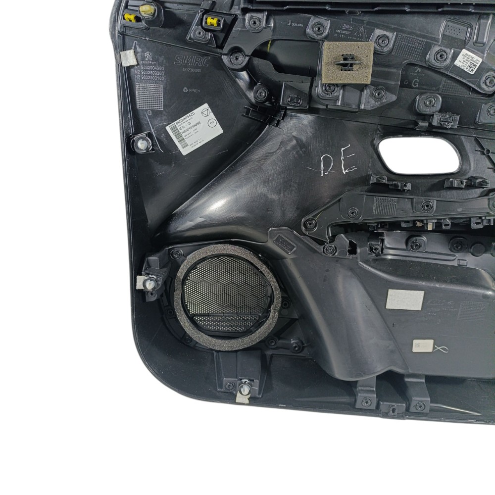 Forro porta dianteira esquerda Peugeot 208 2024 9832904980 5