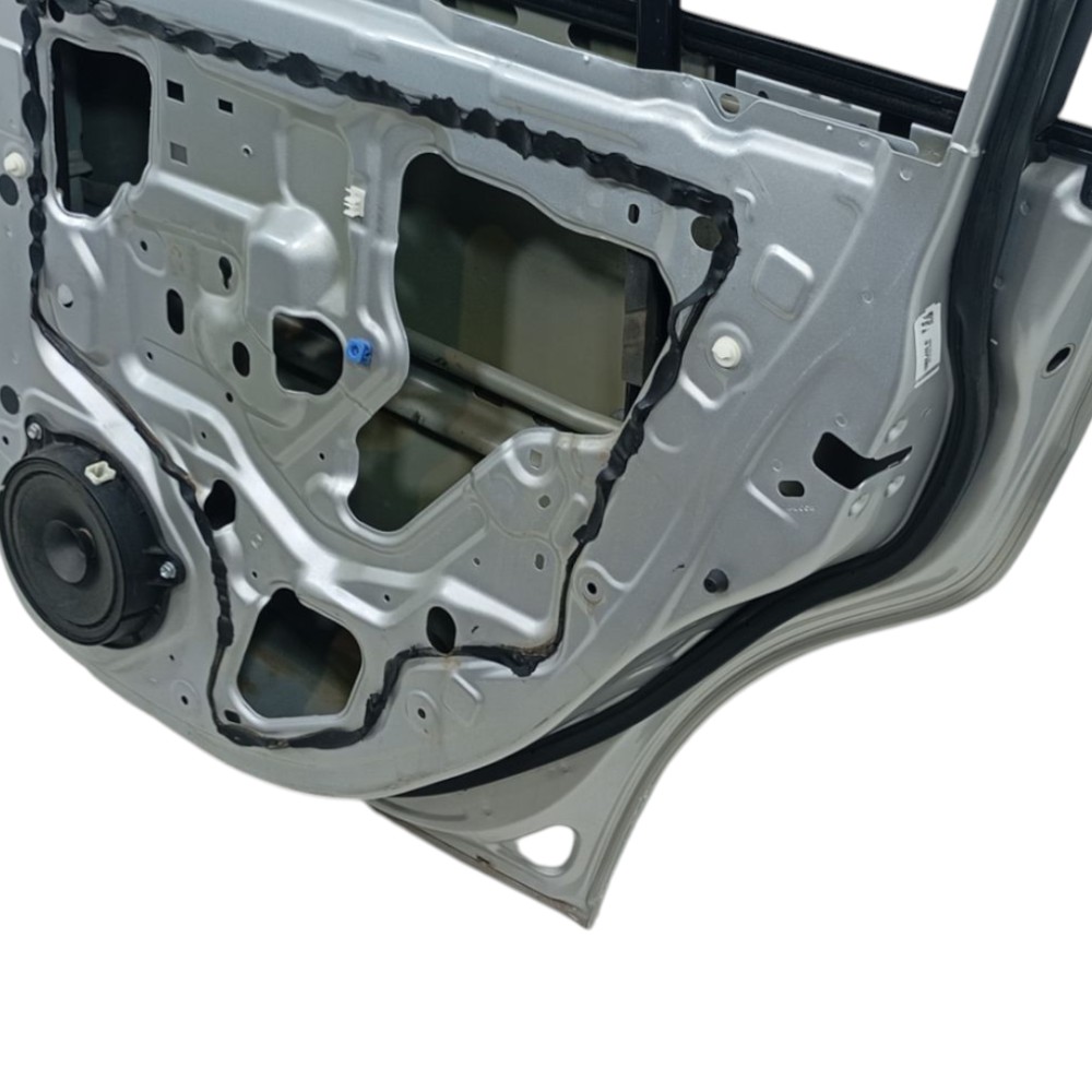 Porta Traseira D. Nissan Tiida Sedan 1.8 2012 82101el430 Traseira Direita Prata 5