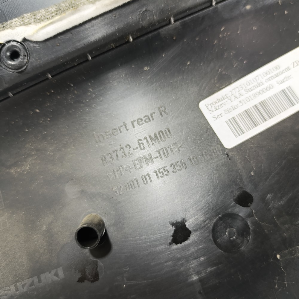 Forro porta traseiri direito suzuki s-cross 2016 8373261M00 7