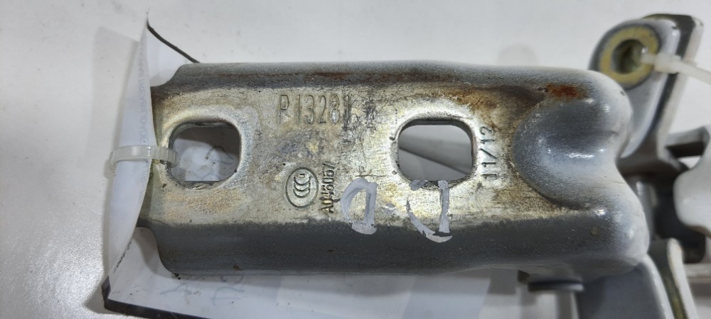 Dobradiça Porta Dianteira Direita Cruze Sedan 2014 P13281 5