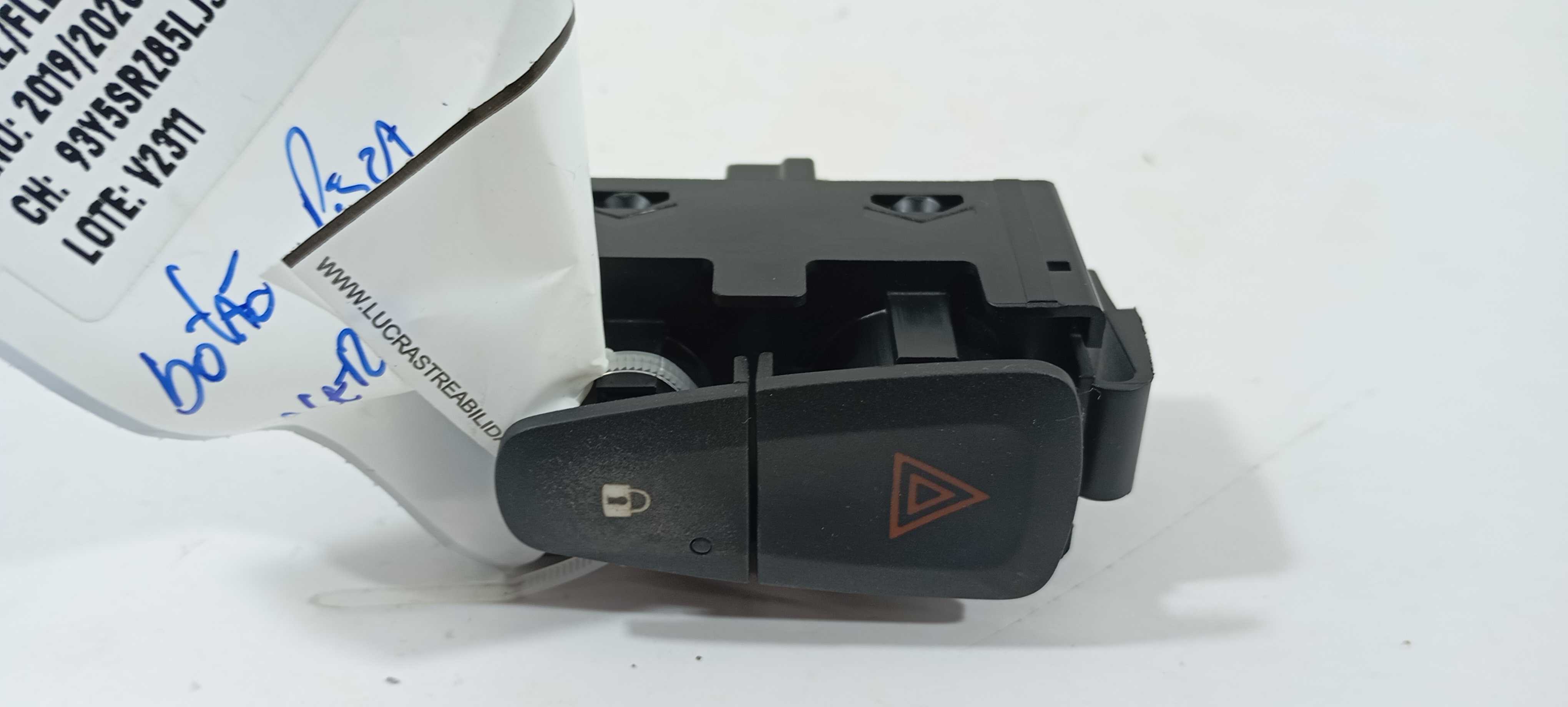 Botão Pisca Alerta Renault Sandero 1.0 2020 E3160102 Preto 4