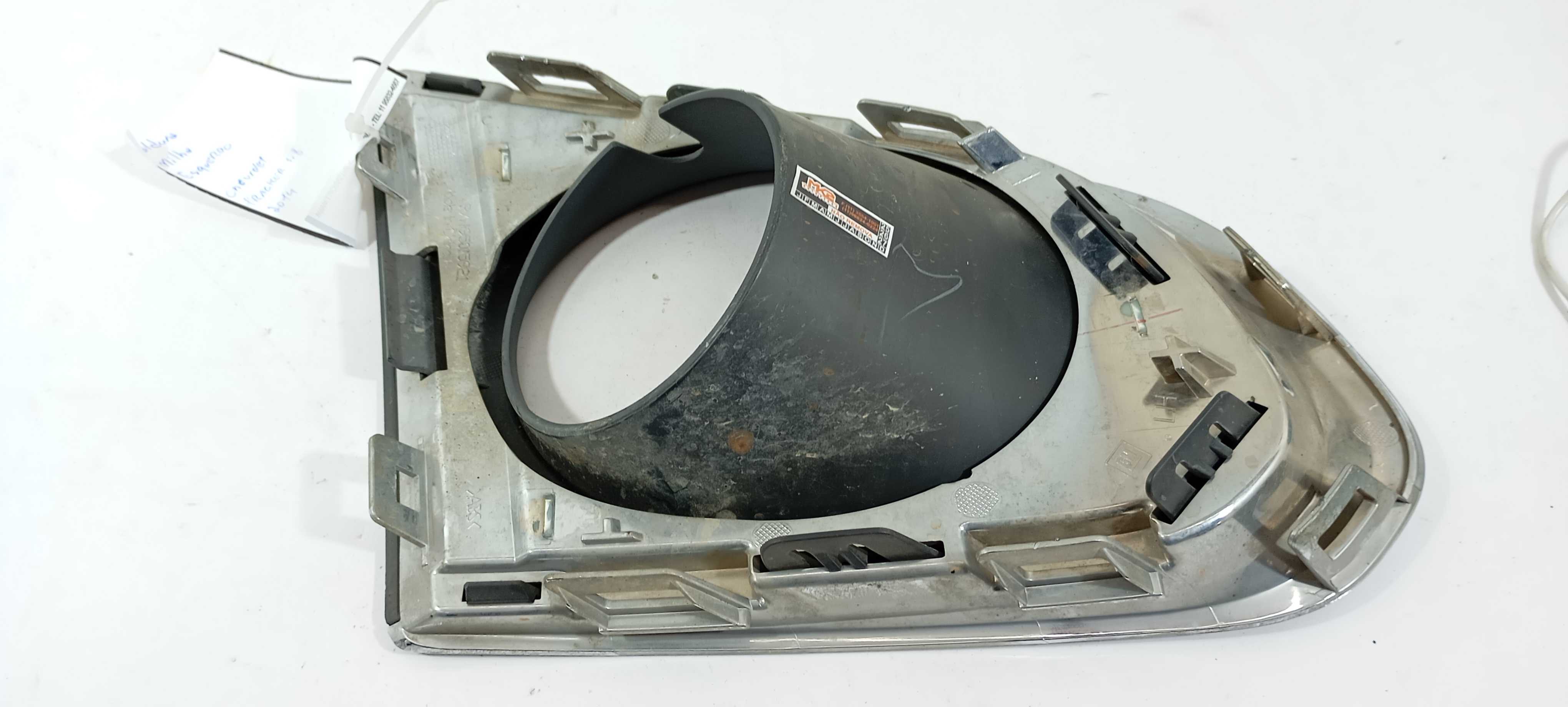 Moldura Milha Esquerdo Gm Tracker 1.8 2014 95015921 Preto Esquerdo 3
