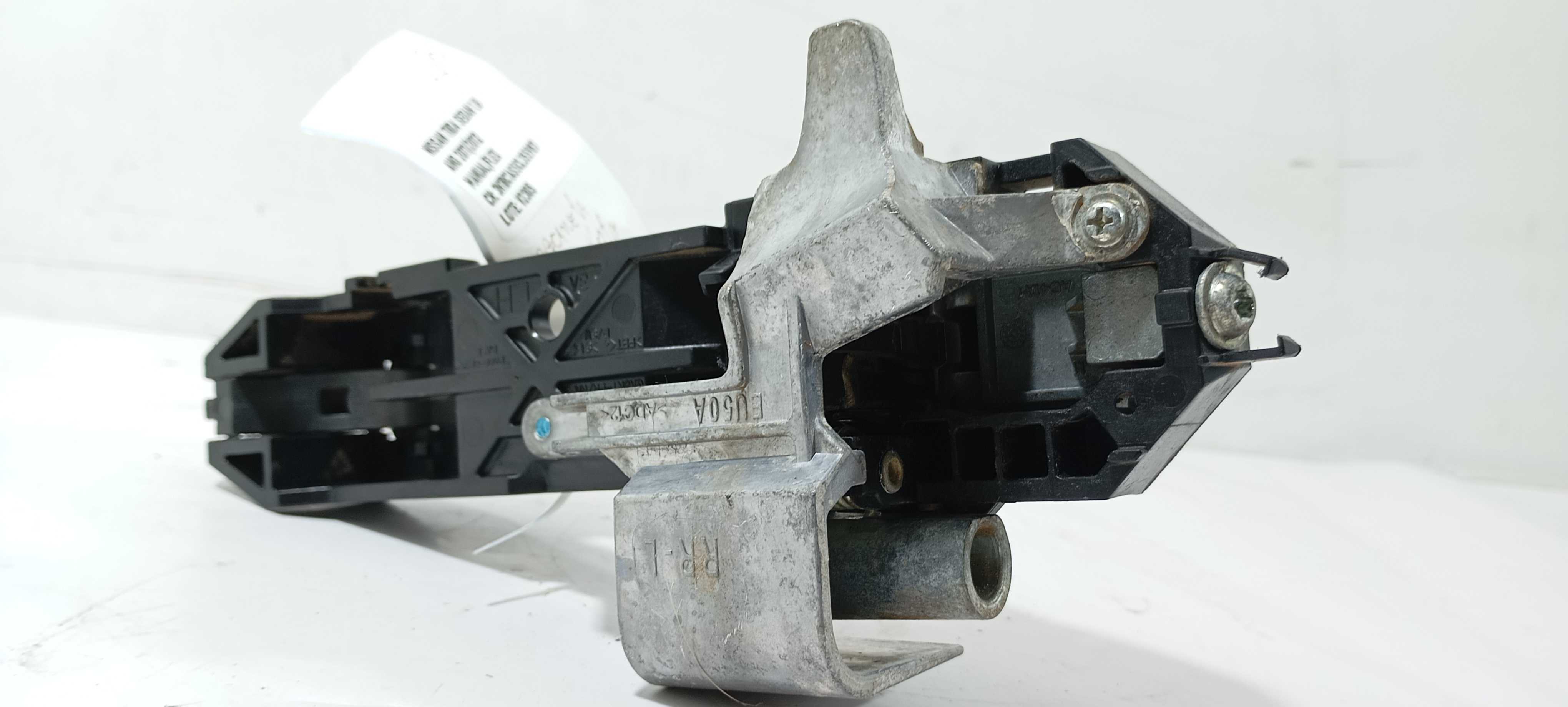 Maçaneta Externa Traseira E. Nissan Tiida Sedan 1.8 12 V2305 Cinza Perolado Traseira 7