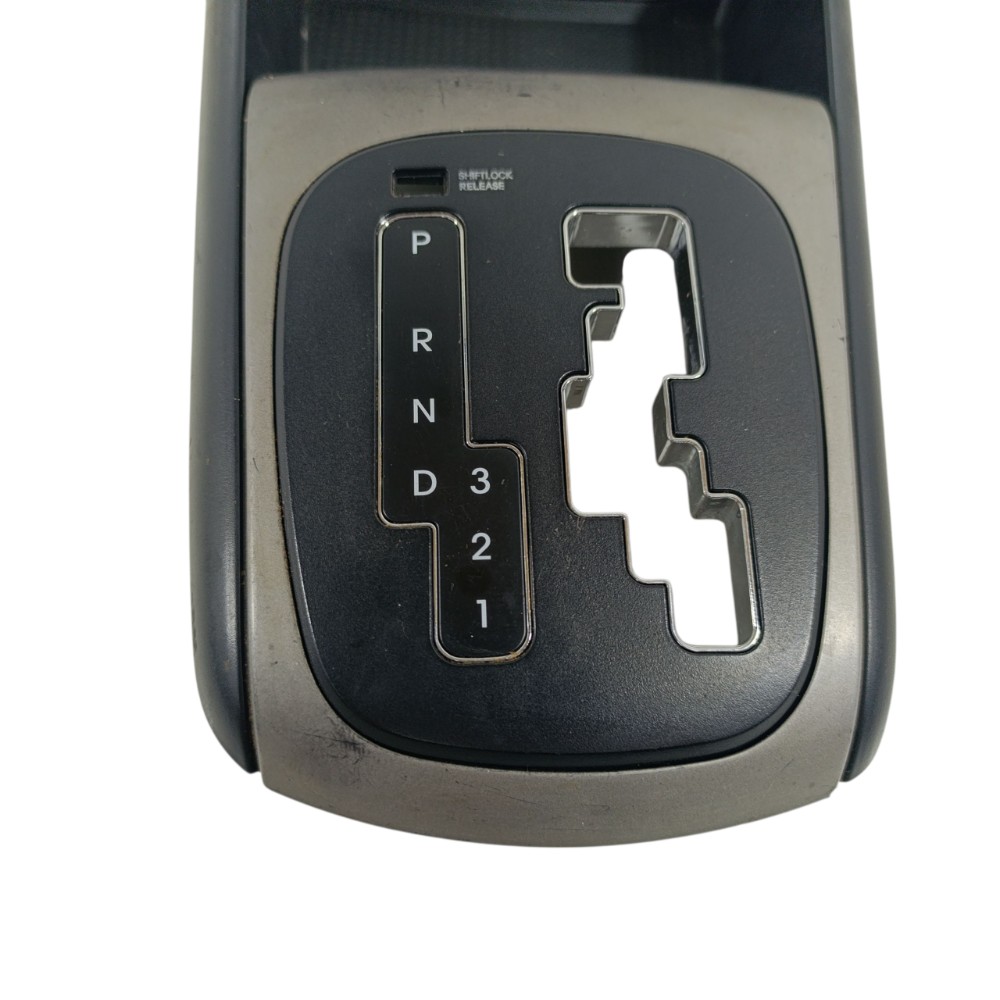 Moldura Console Câmbio I30 2.0 2011 846512l100 Preto 2