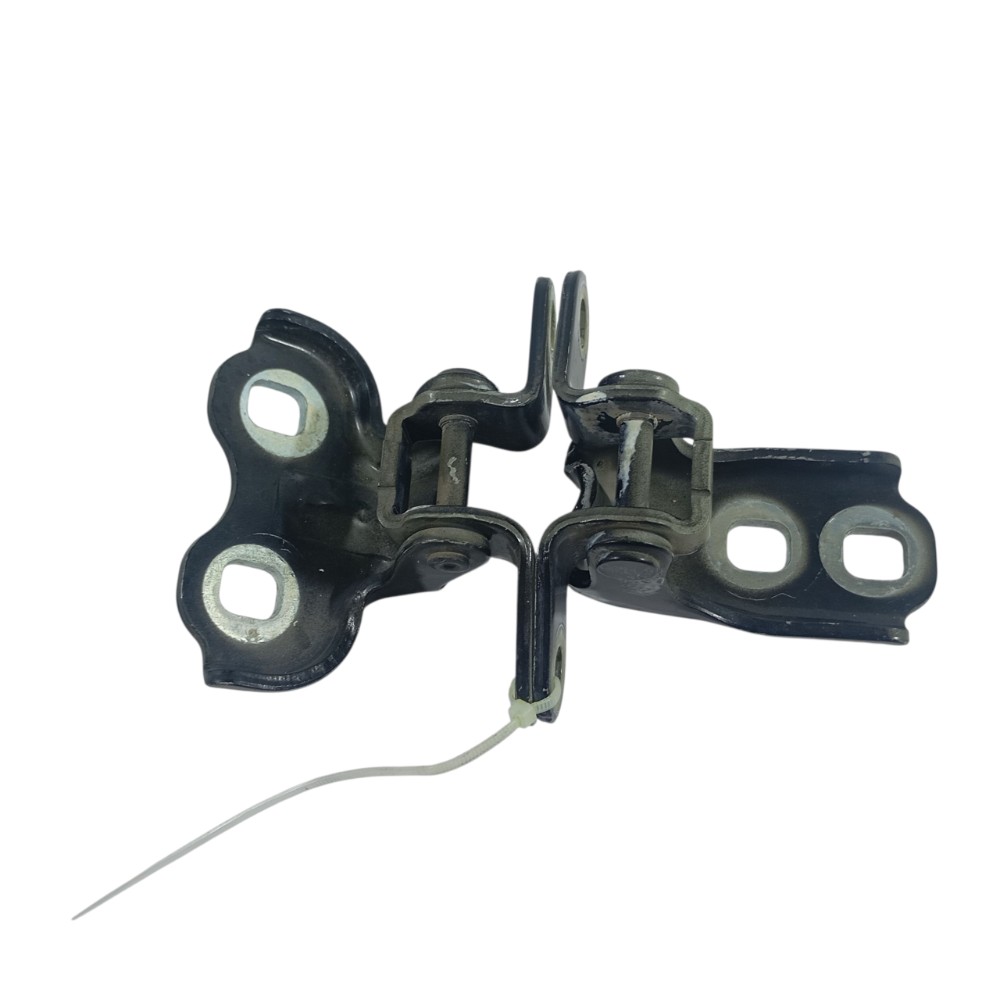 Dobradiça Porta Dianteira Esquerda Gm Tracker 2018 P18082 2