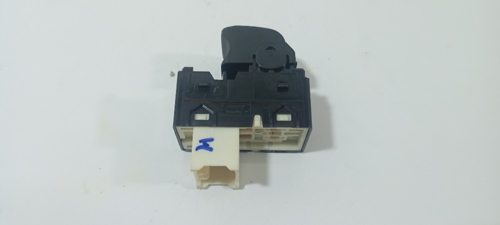 Botão Vidro Traseiro Esquerdo Hb20 Comfort 2023 220927 3
