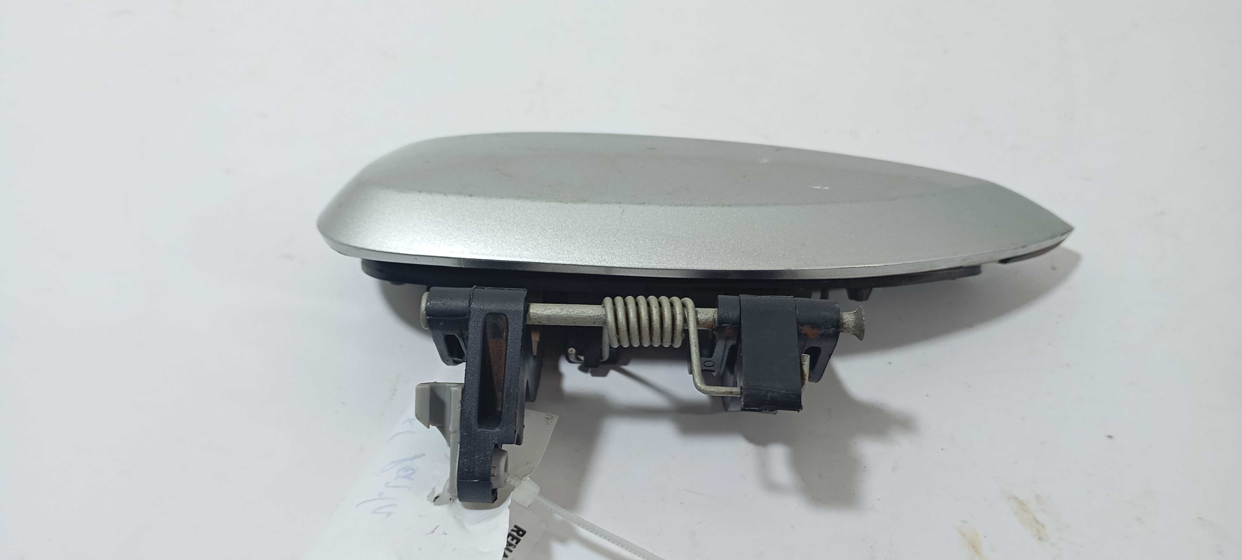 Maçaneta Externa Traseira Esquerda Kwid 2021 806061818r Cinza Traseira 2
