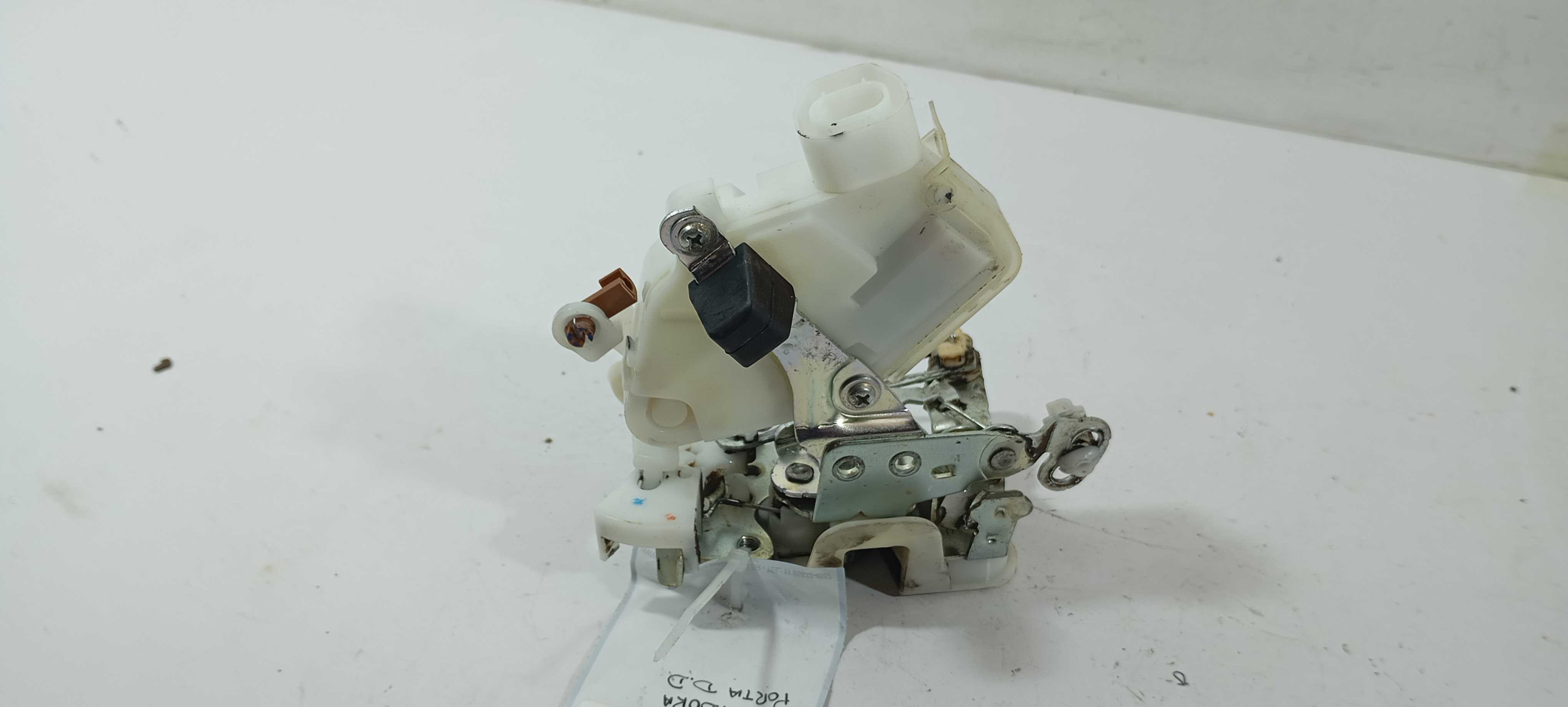 Fechadura Dianteira Direita Toyota Etios 1.5 2014 693100d130 1