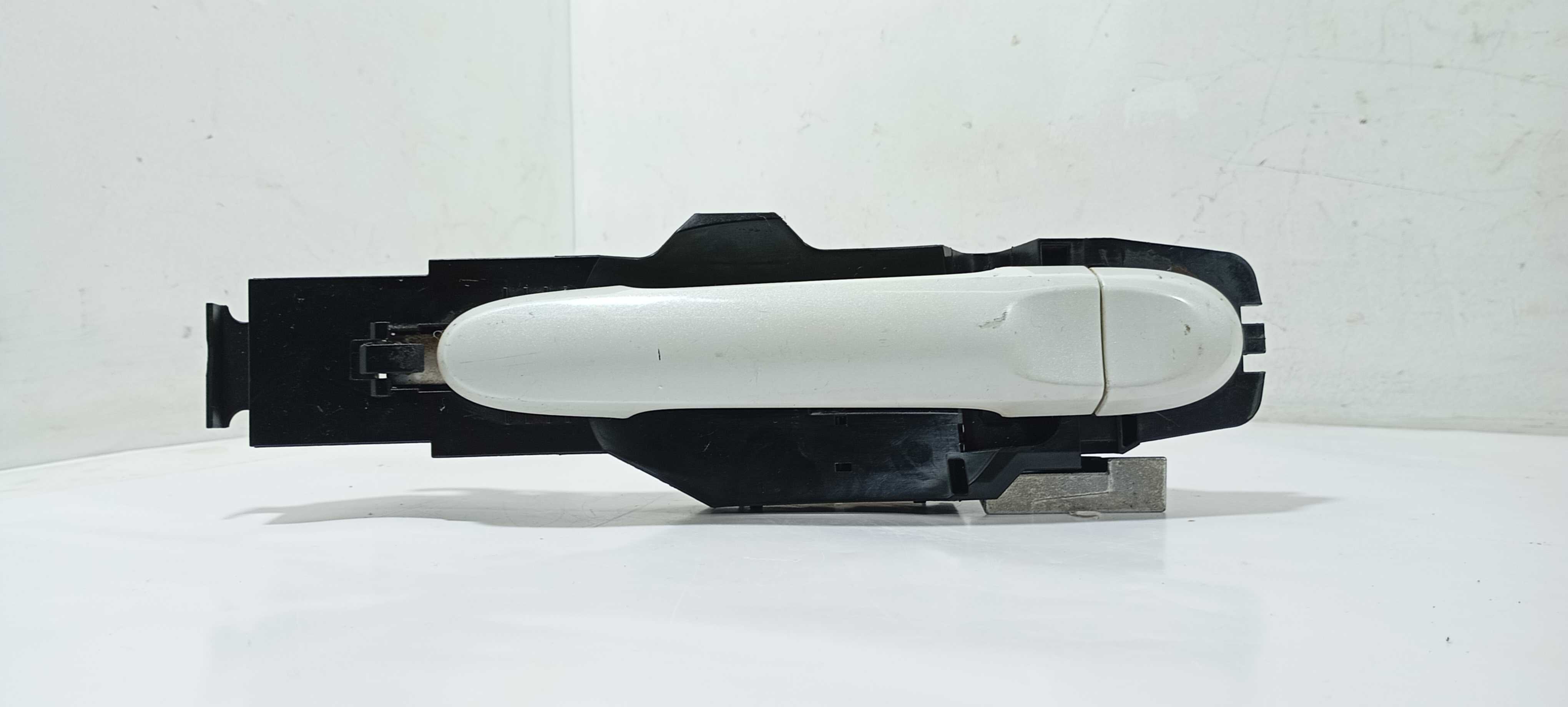 Maçaneta Externa Diant. D. Nissan March Sv 1.0 2016 Sh1hb Branco Dianteira 8