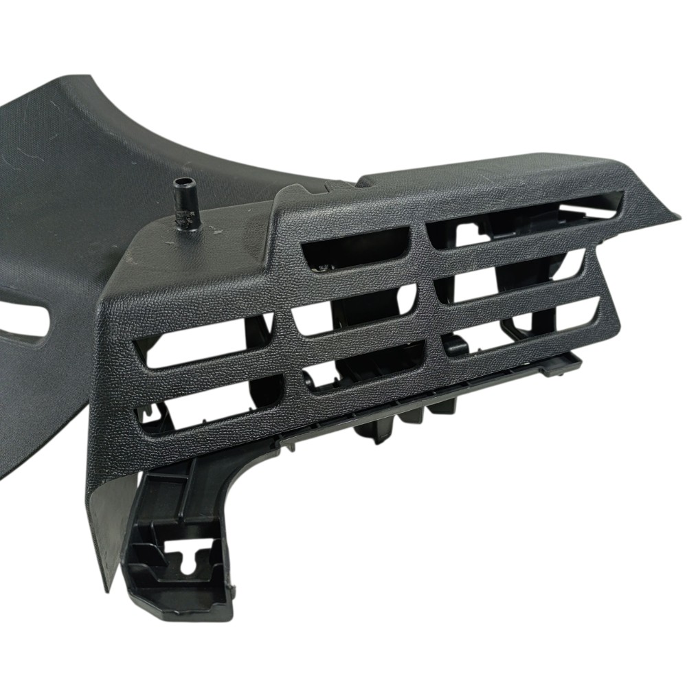 Acabamento porta malas LD Peugeot 208 ano 2024 98233024ZD 6