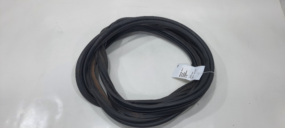 Borracha Porta Malas Gm Onix Activ 1.4 2018 94746851 1