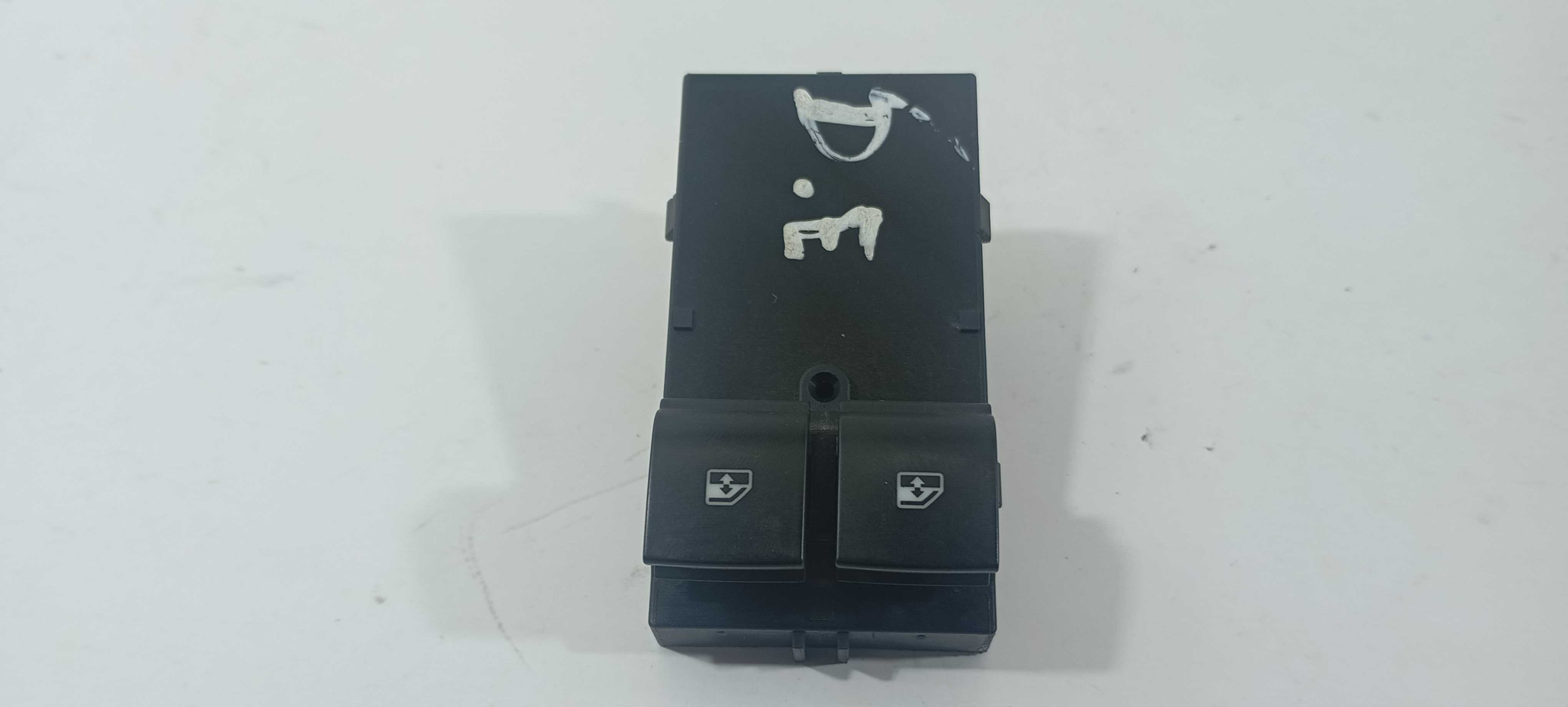 Botão Vidro Dianteiro Esquerdo Gm Prisma 1.4 Lt 2019 2291512 2
