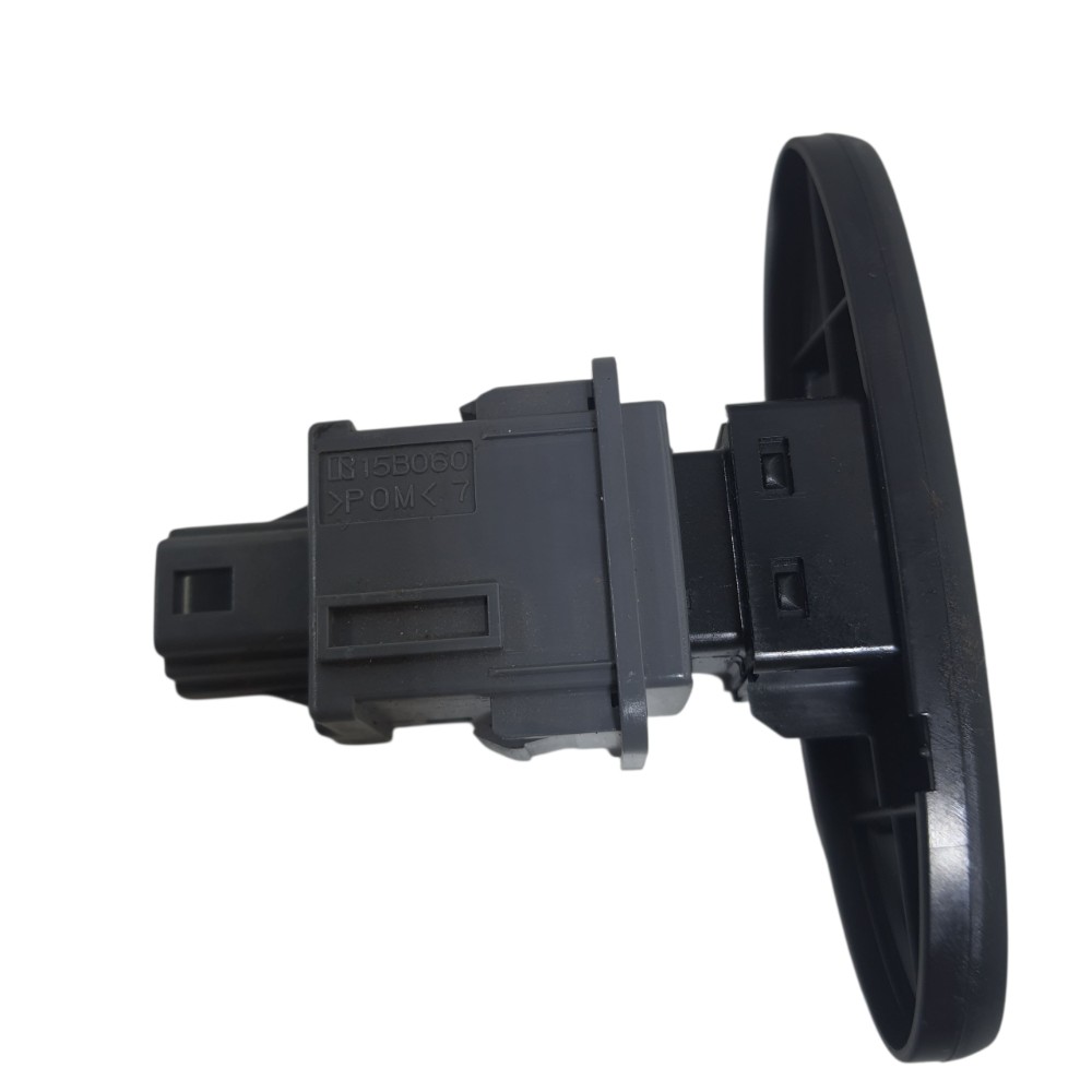 Botão Pisca Alerta Toyota Etios 2014 15b060 Preto 3
