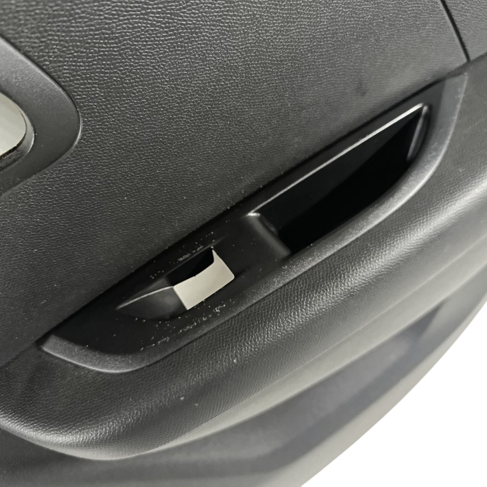Forro porta traseira direita Peugeot 208 2024 9832874980 9