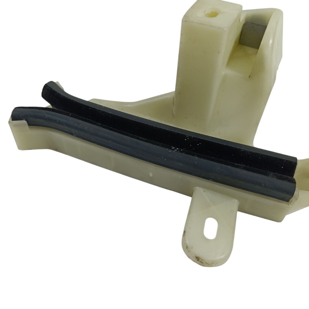 Guia vidro dianteiro direito Peugeot 208 ano 2024 9823206080 3