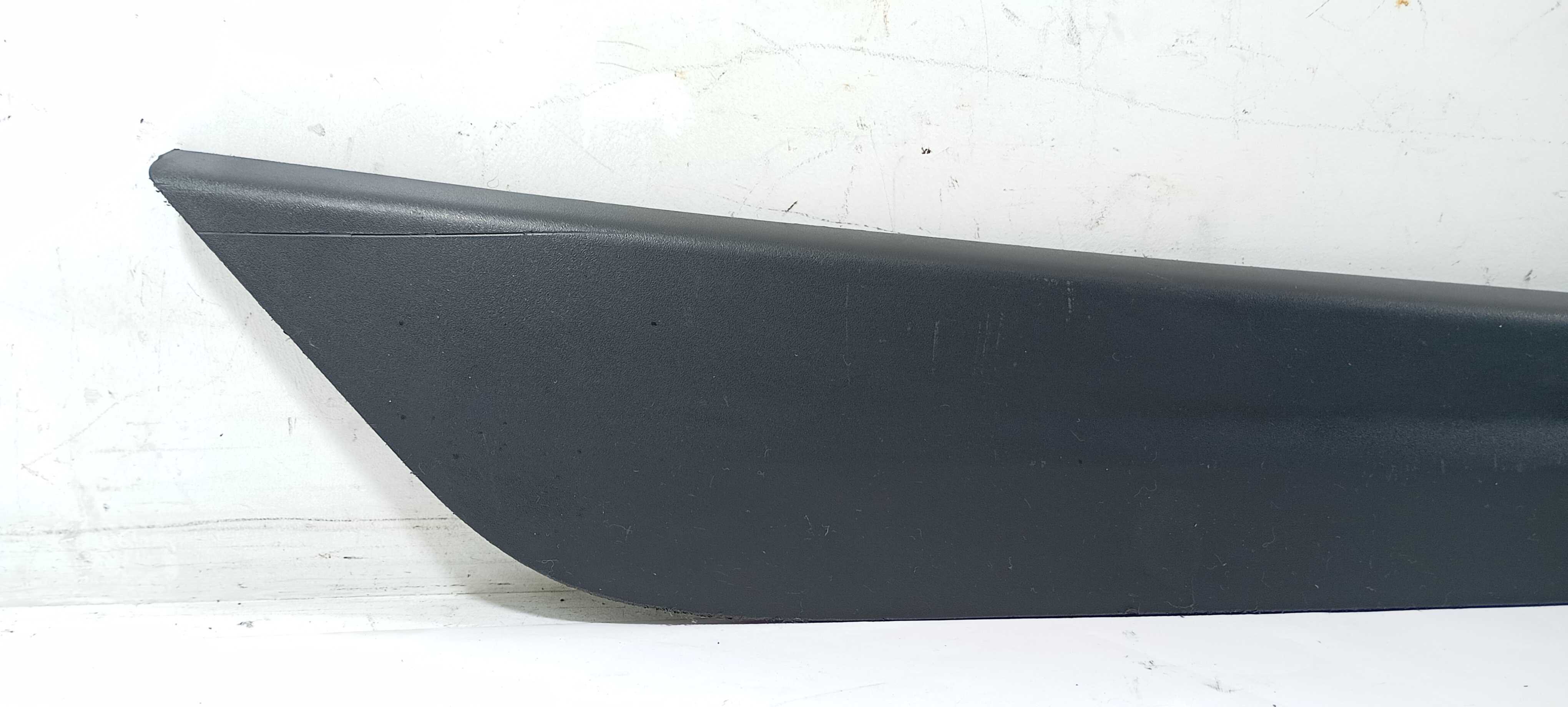 Moldura Traseira D. Gm Onix Active 1.4 2018 52125745 5