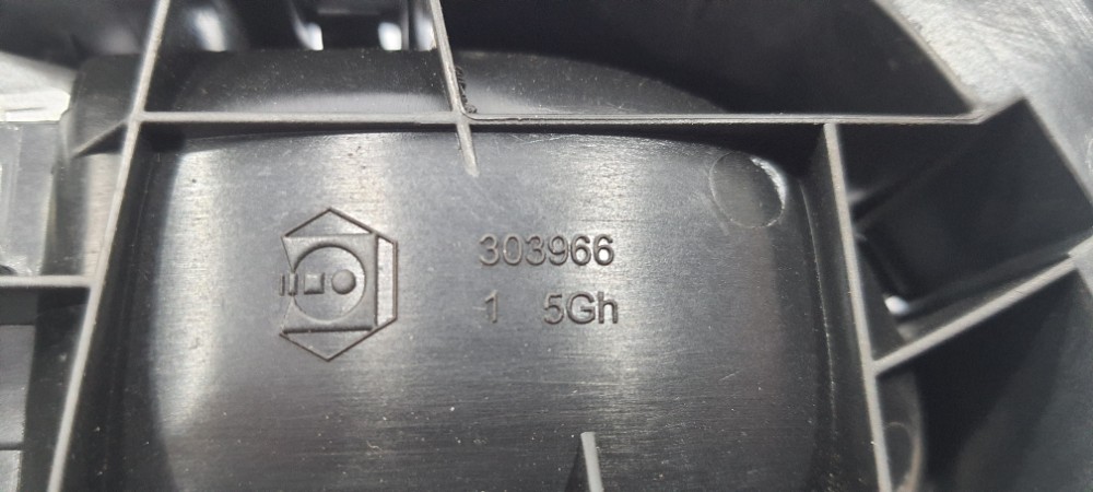 Maçaneta Interna Dianteira Direita Peugeot 208 2018 303966 Preto Dianteira 10