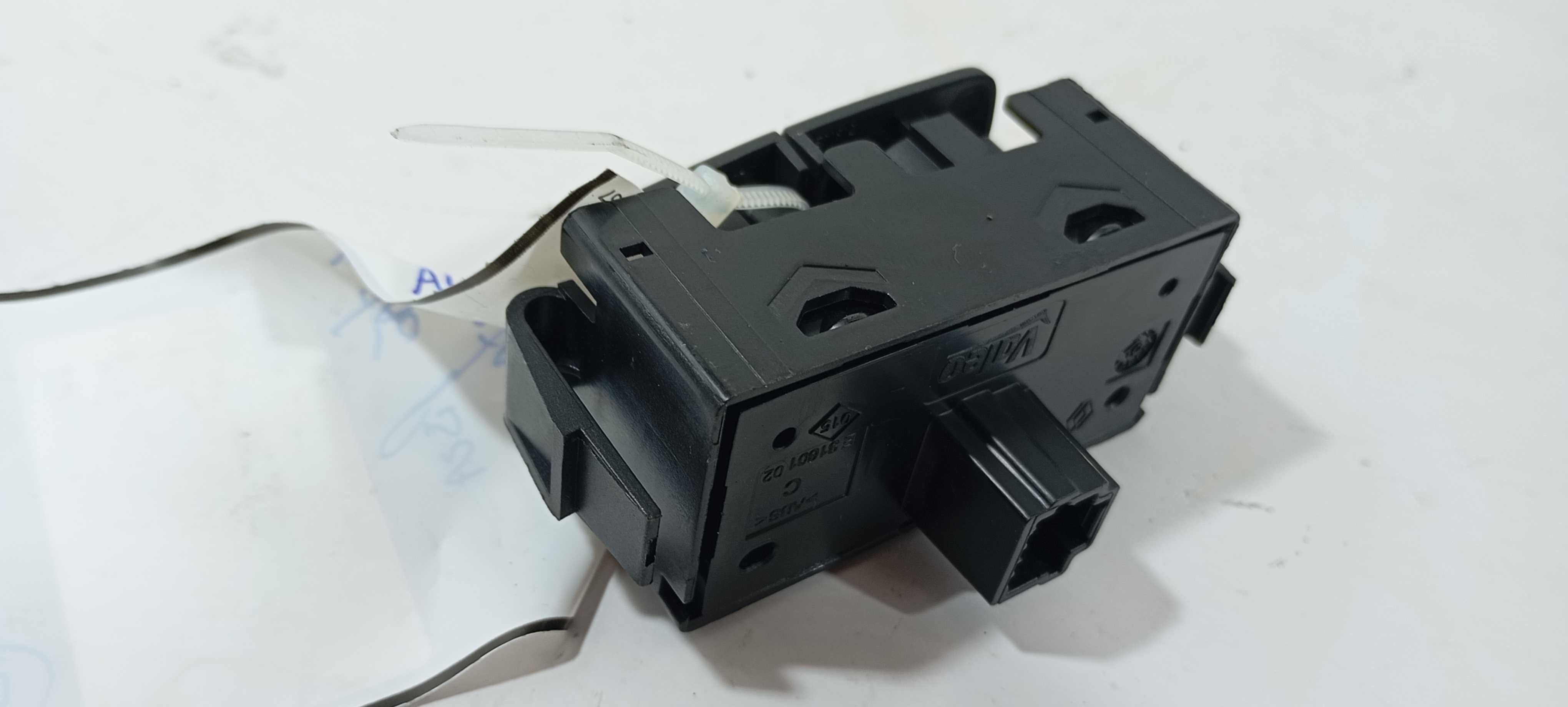 Botão Pisca Alerta Renault Sandero 1.0 2020 E3160102 Preto 2