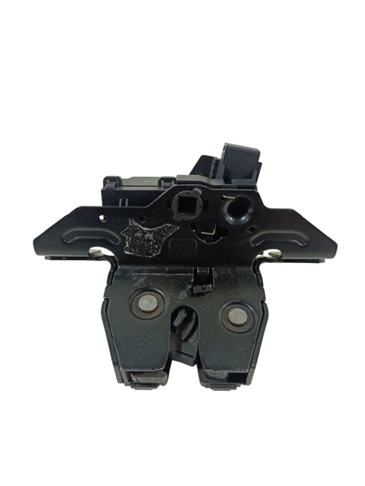 Fechadura tampa traseira chevrolet tracker 2014