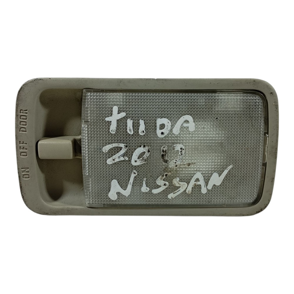 Luz de teto cortesia nissan tiida 2012