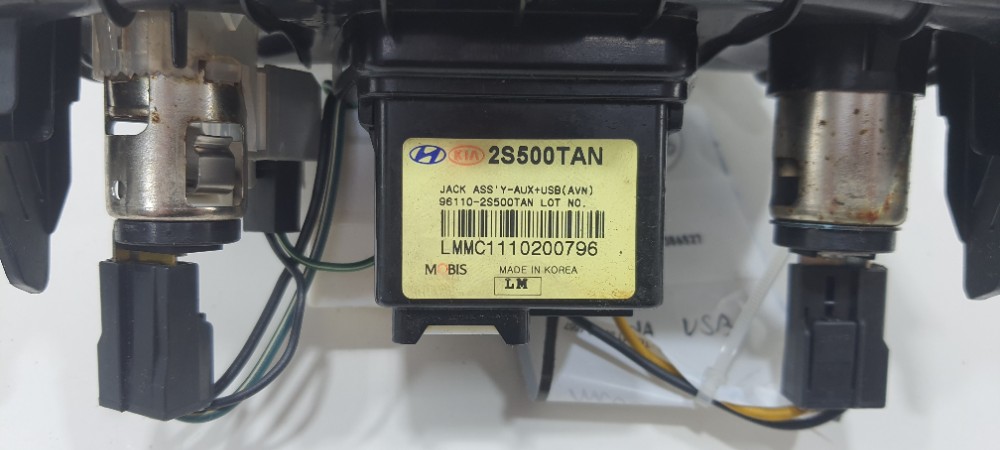 Acabamento Console Usb Hyundai Ix35 2.0 Ano 2012 846212s200 Preto 5