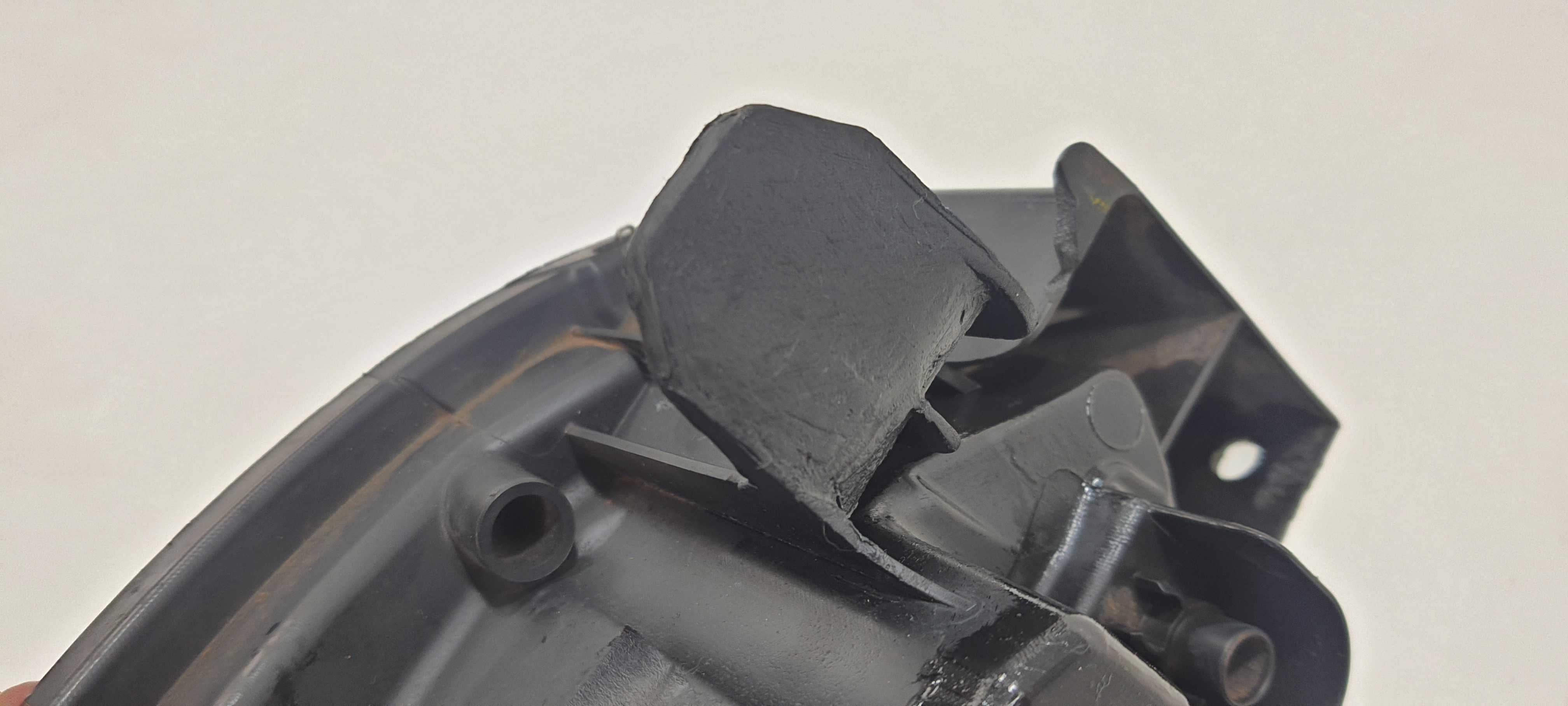 Farol Direito Recuperado Nissan March 2015/20 22540402 2