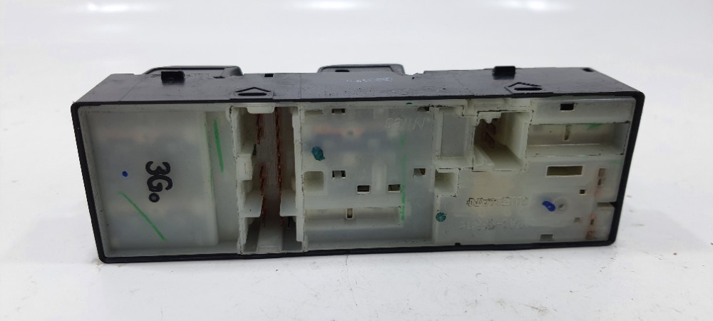 Botão Dianteiro Esquerdo Nissan March S 1.0 Ano 2019 8518sd 2