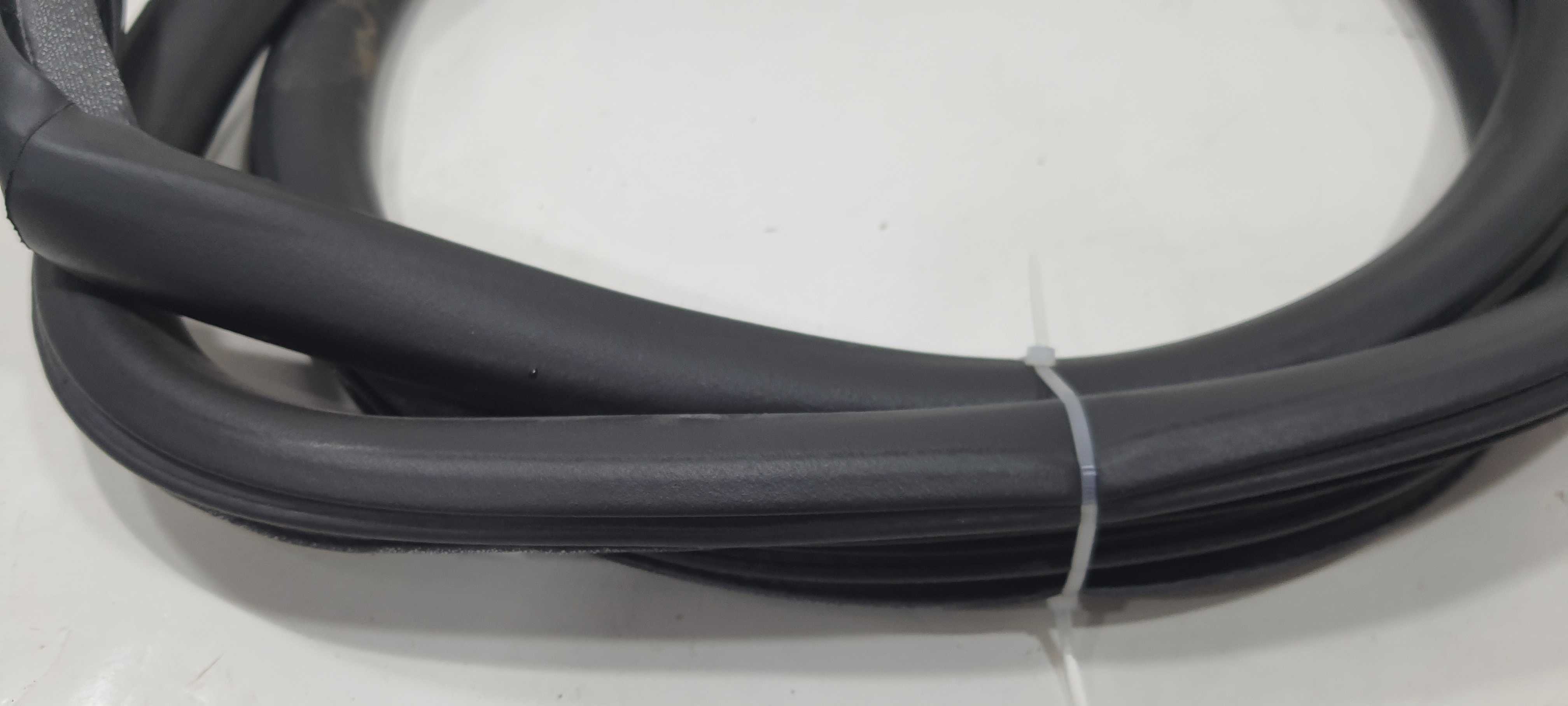 Borracha Porta Diant Esquerda Gm Onix Activ 1.4 2018 9476248 2