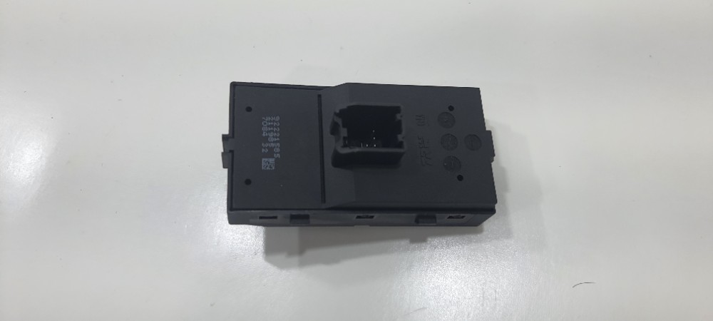 Botão Vidro Diant Direito Gm Onix Activ 1.4 2018 92221585 1
