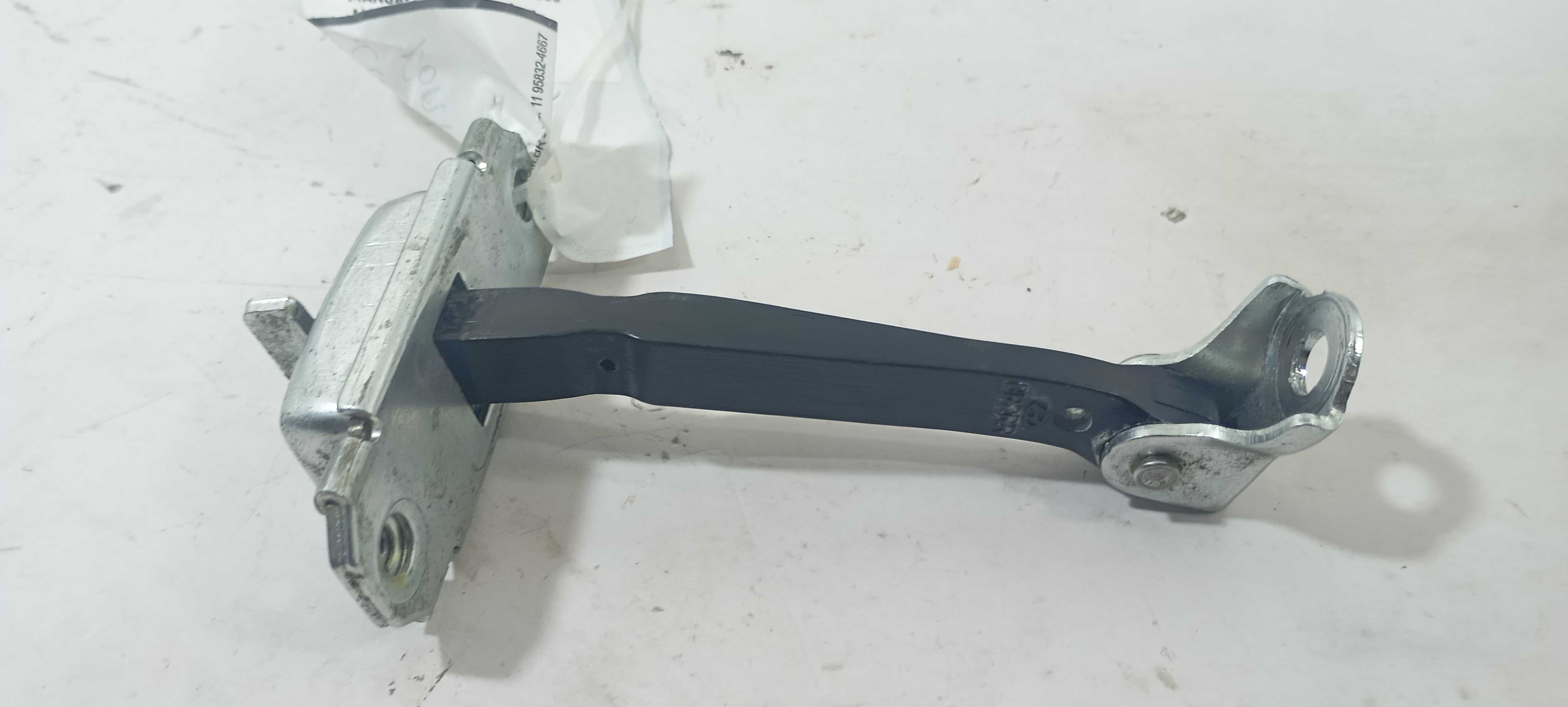 Limitador Porta Traseira Esquerda Hb20 1.0 2021 77980r1000 2