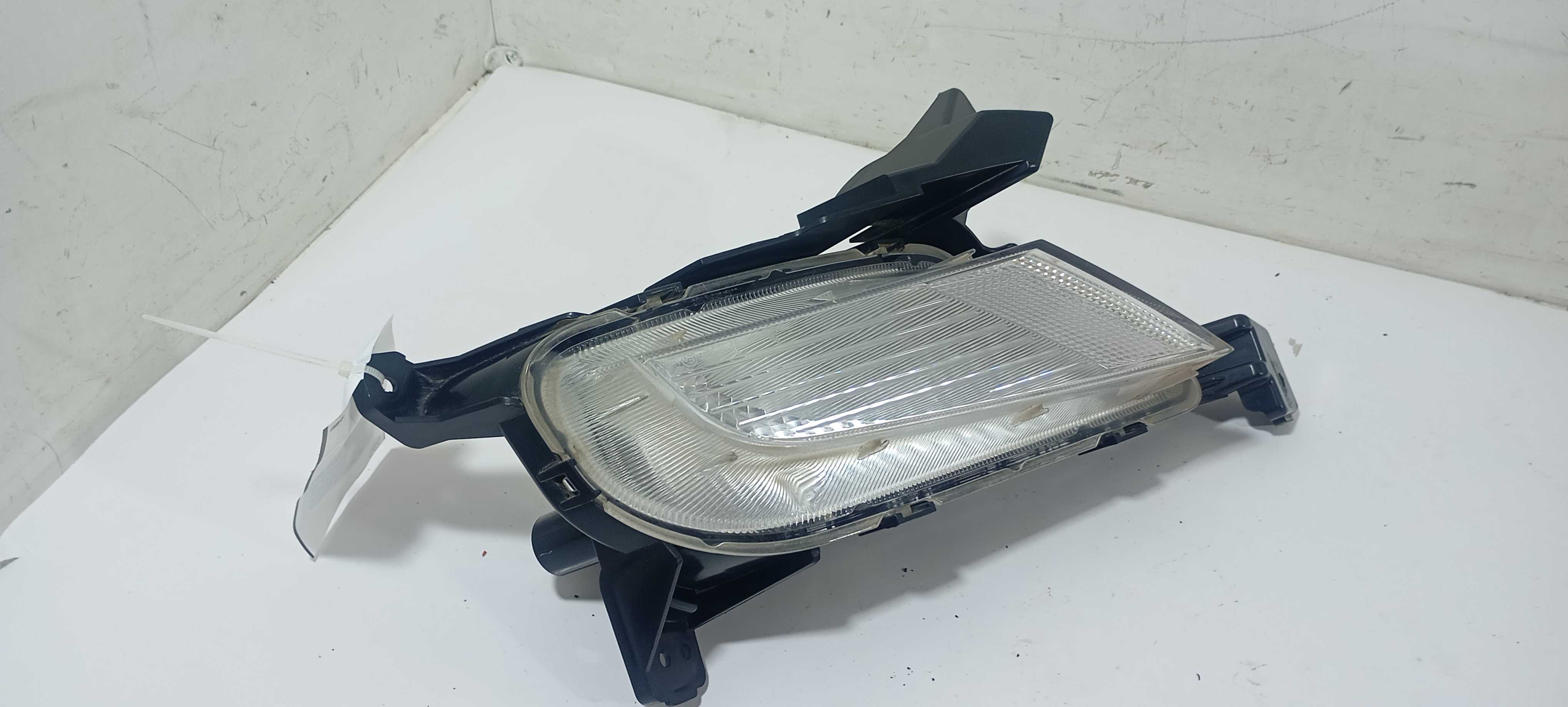 Farol Milha Esquerdo Hb20 Comfort 2023 92303r1500 Branca 4