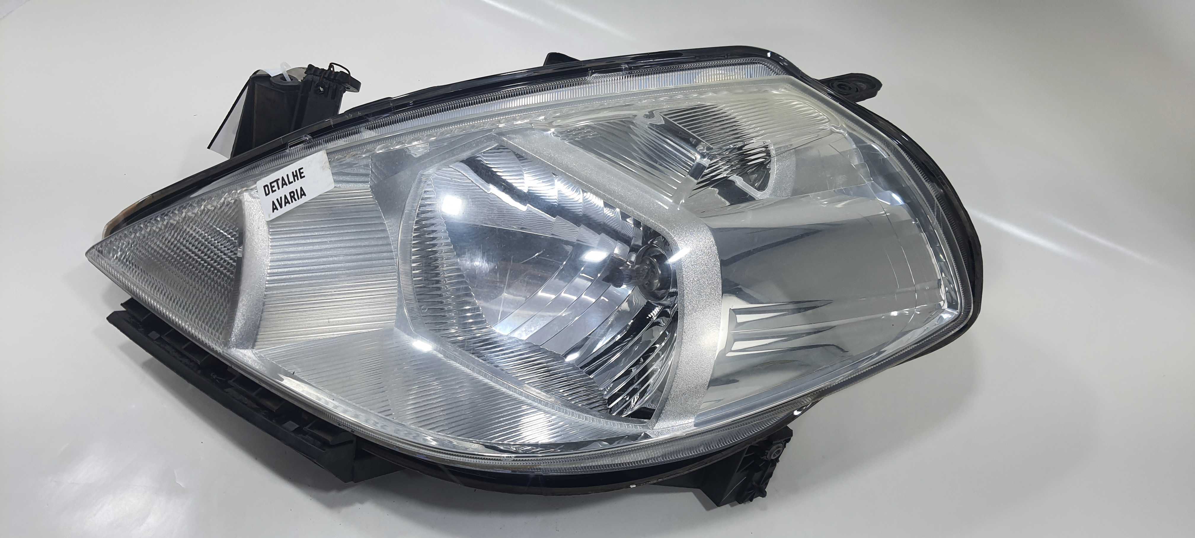 Farol Esquerdo Nissan Tiida Sedan 1.8 2012 V2305 Detalhe Esquerdo/motorista 6