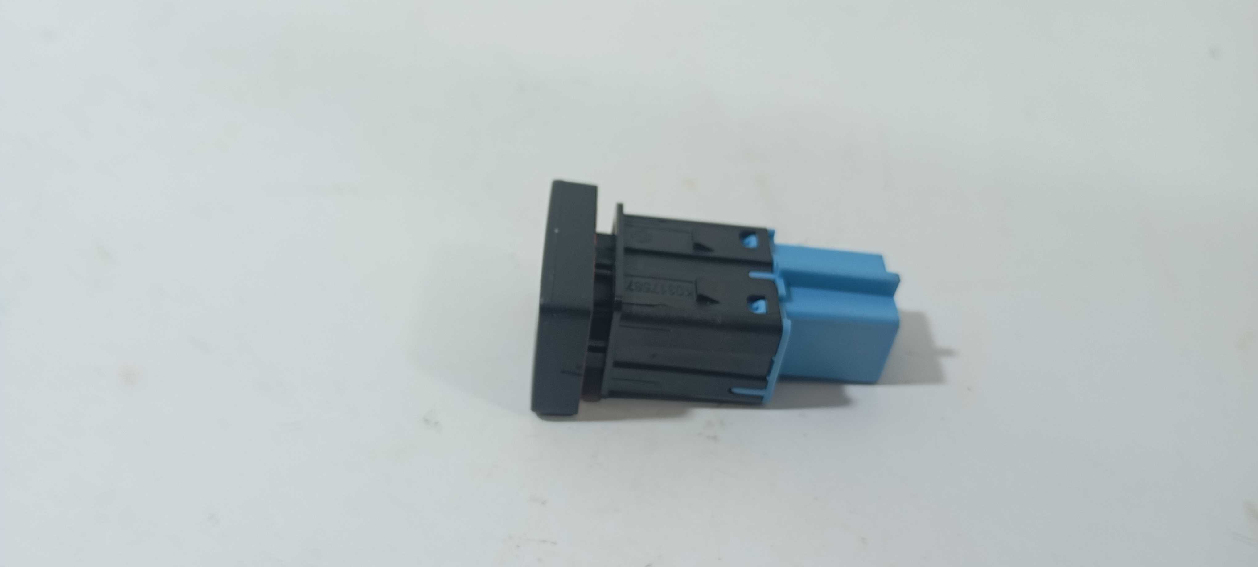 Botão Pisca Alerta Volkswagen Polo 2020 10317587 Preto 3