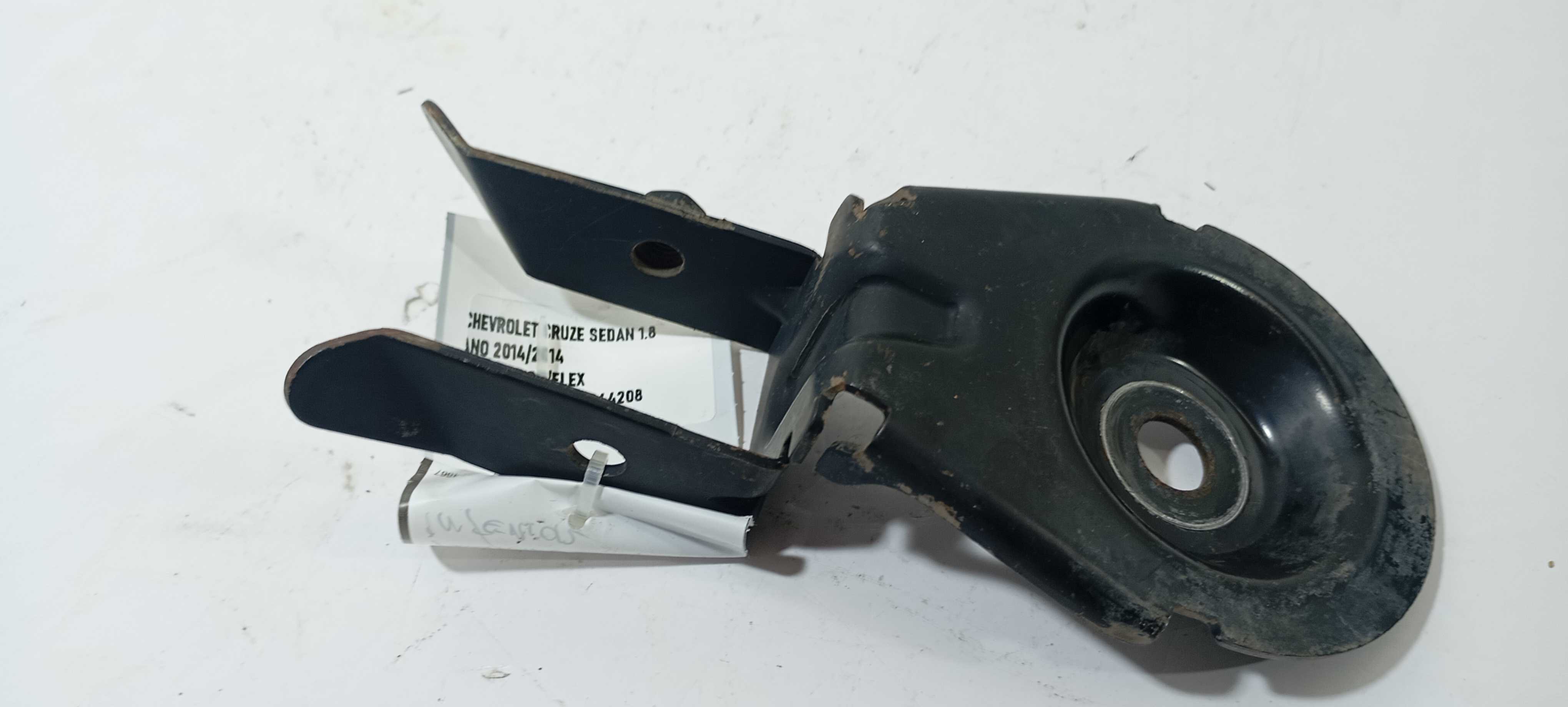 Suporte Travessa Frontal Inferior Cruze Sedan 2014 95981431 Preto 5