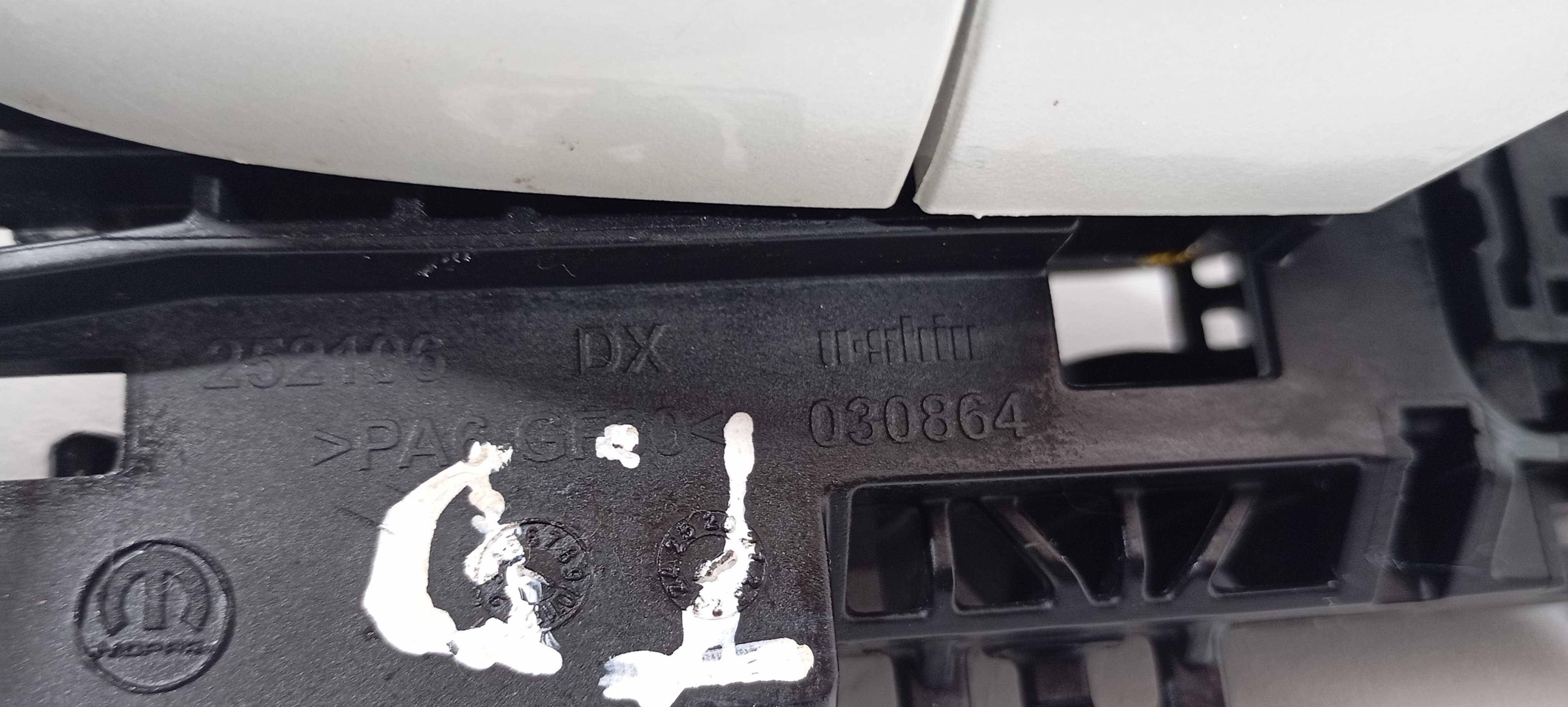 Maçaneta Exter. Traseiro D. Fiat Toro Volcano 1.3 2025 V2295 Branco Traseira 9
